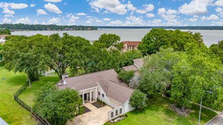 8219 Magnolia Glen Drive