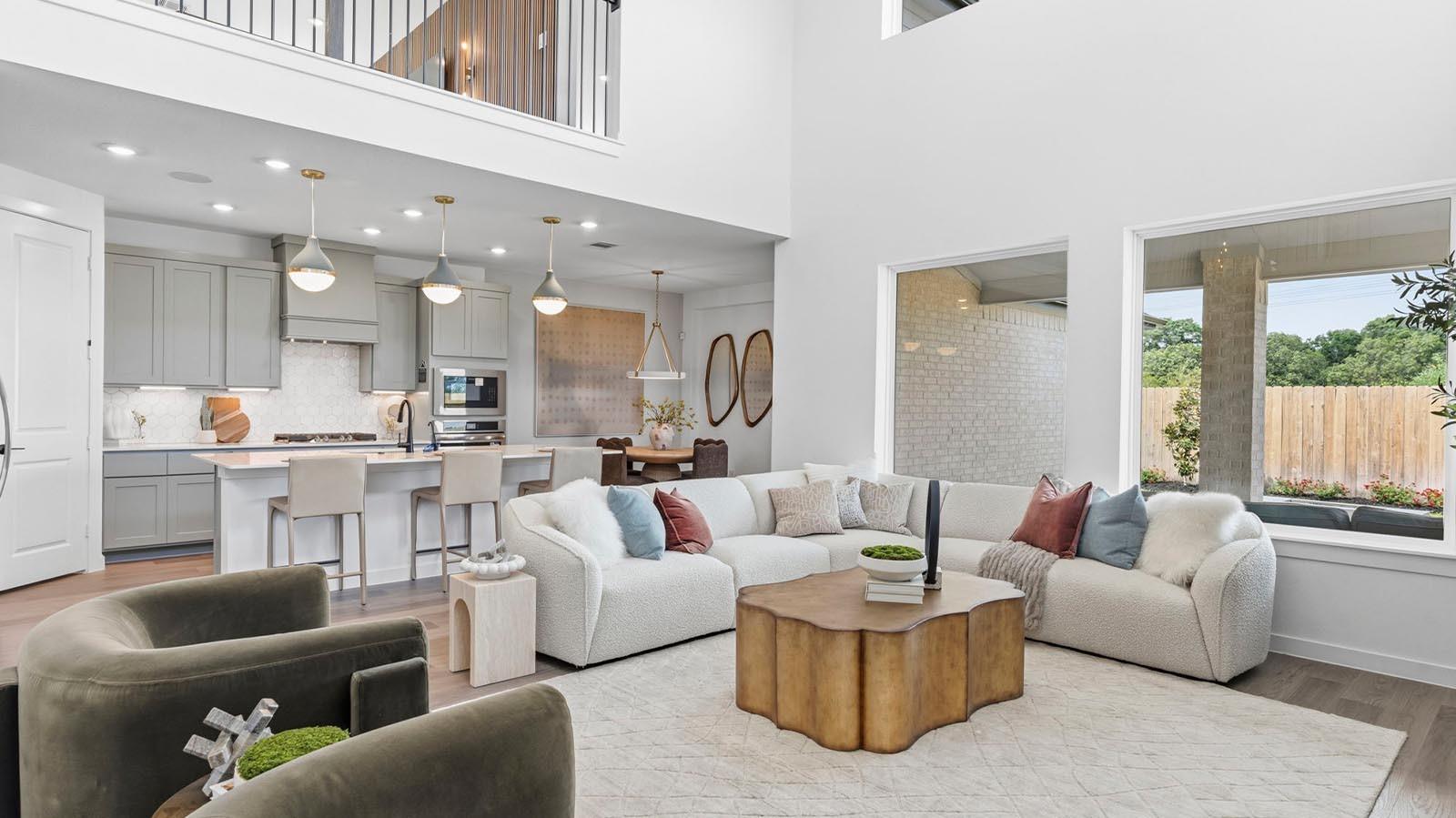 Image 3: Elegant living room with soaring ceilings open-con