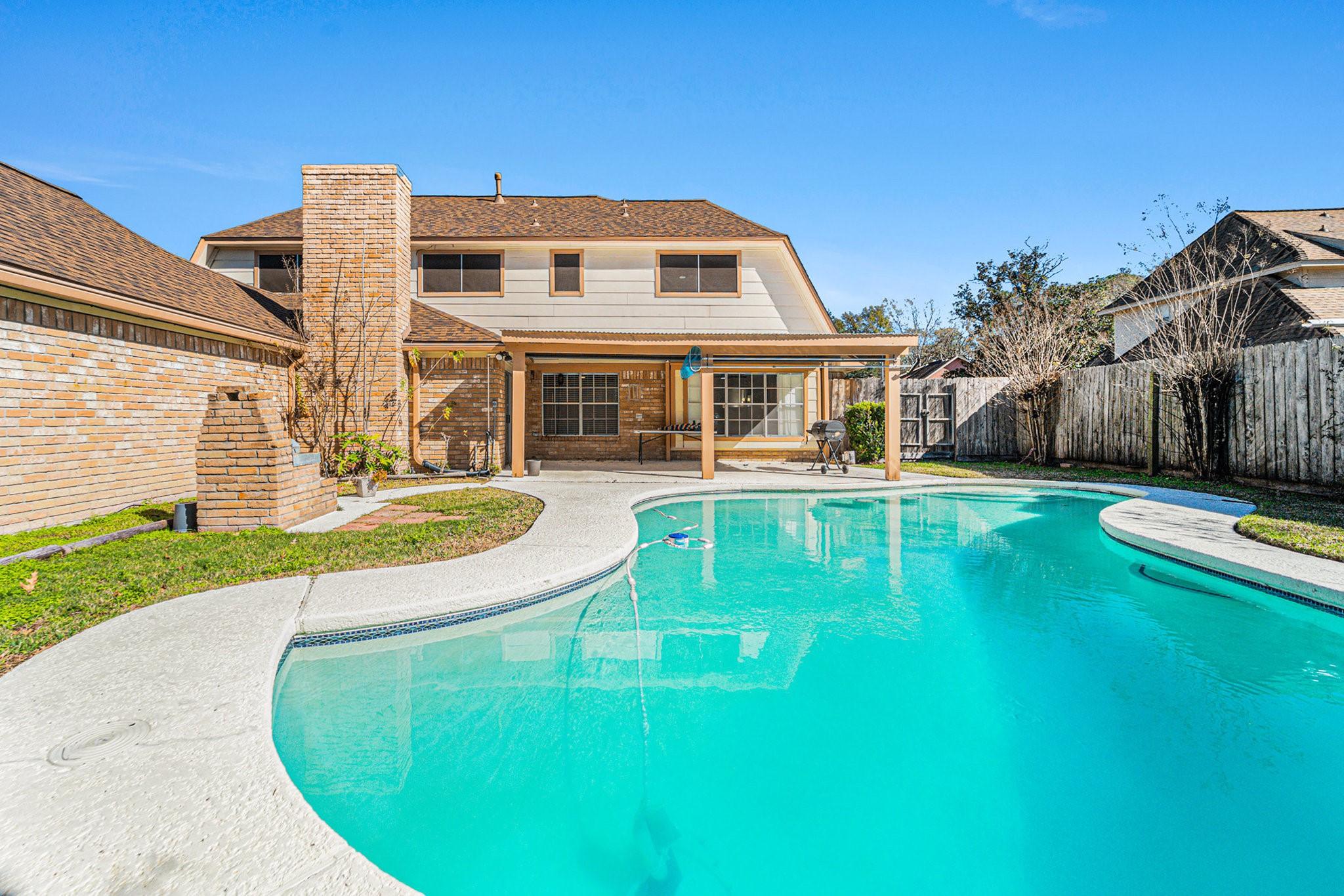 Image 1: Nestled in the serene Atascocita Shores, this exqu