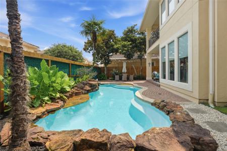 320 Harborside Circle