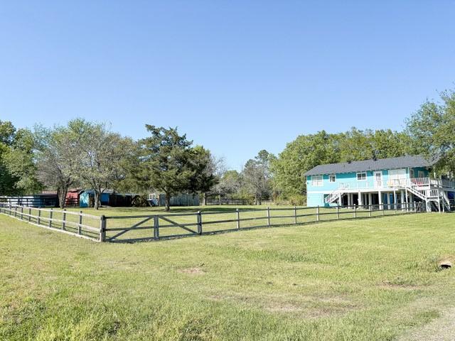 Image 3: Listing consists of 3.5 lots