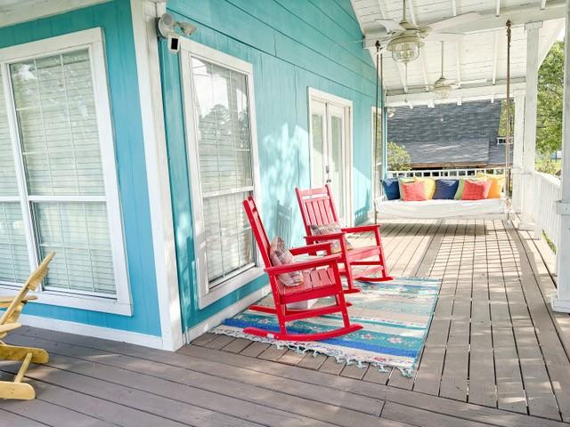 Image 4: Great porch area