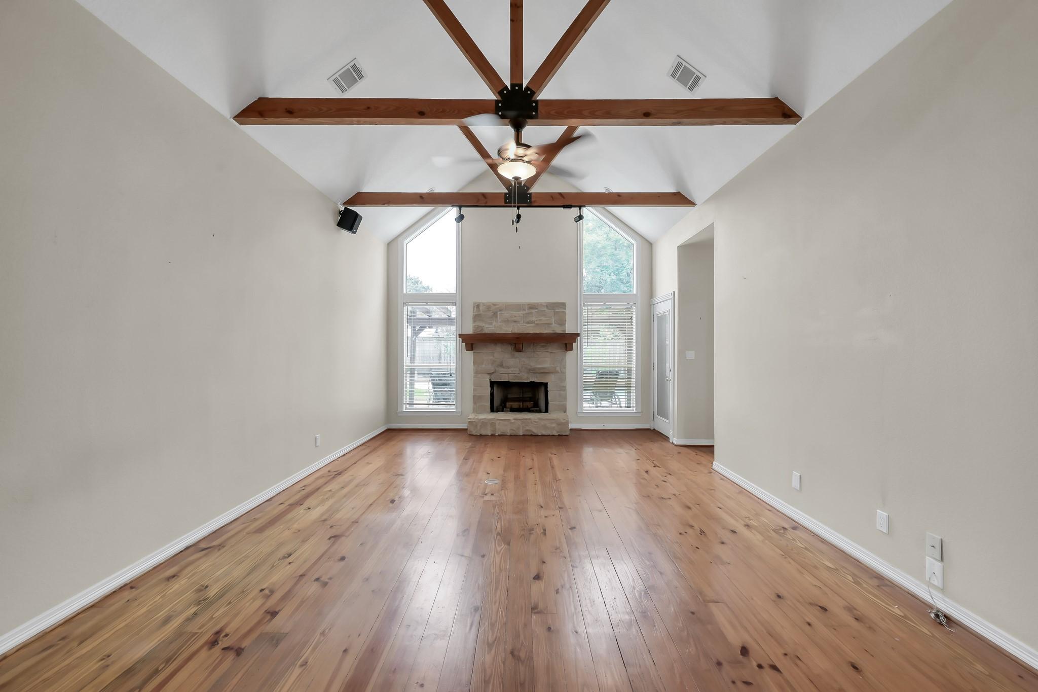 Image 3: Living Room