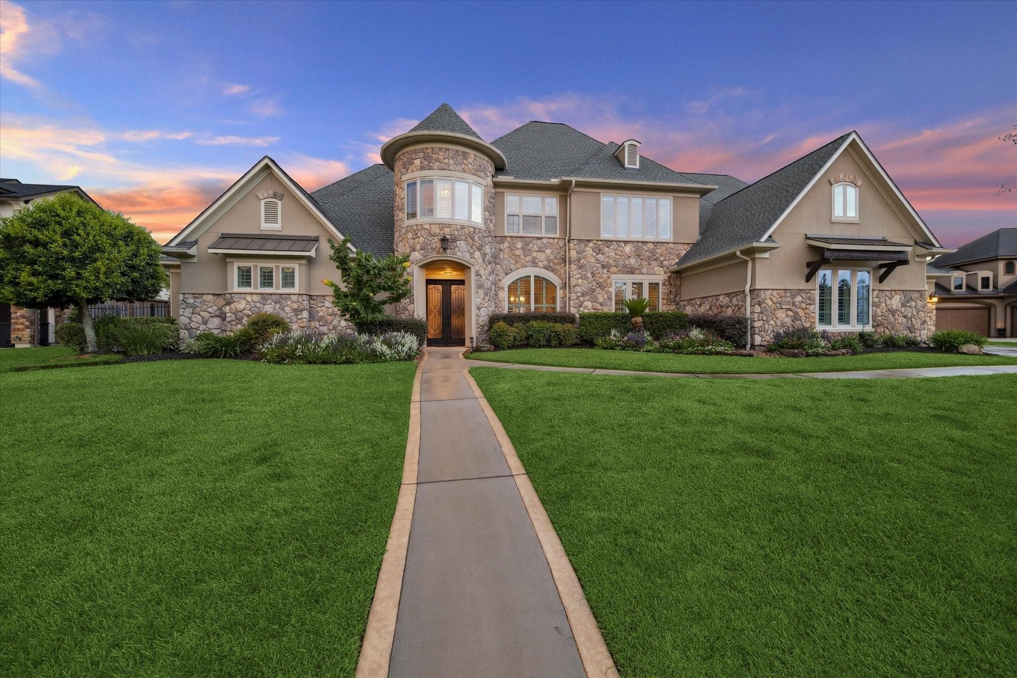 Image 2: Stunning stone and stucco elevation!