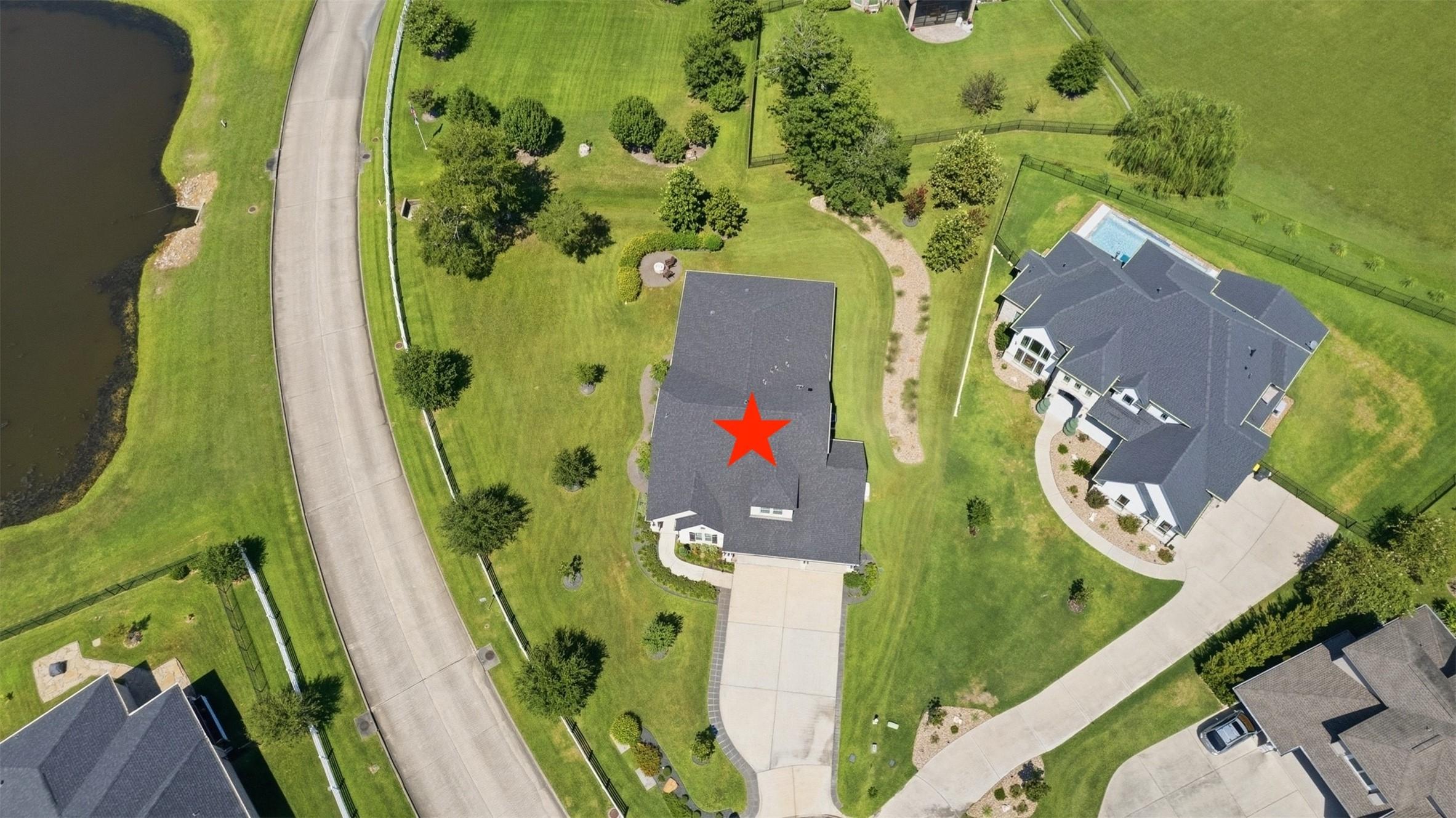 Image 3: An aerial view to see all the elbow room you'll ha