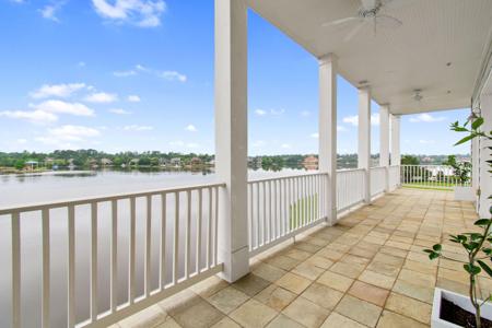 161 W Breezy Way