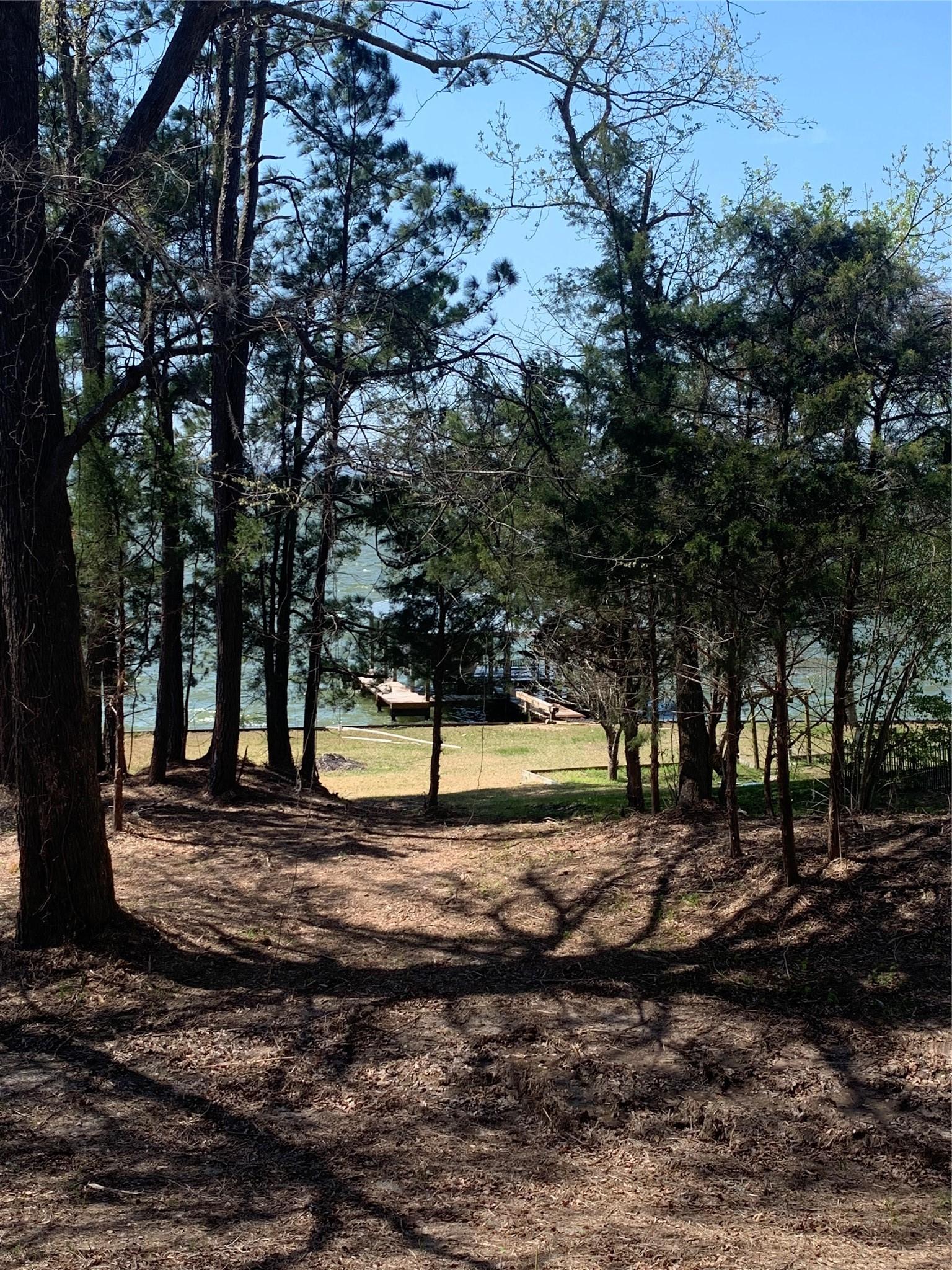 Image 3: BEAUTIFUL SLOPED LOT SO YOU CAN TAKE ADVANTAGE OF