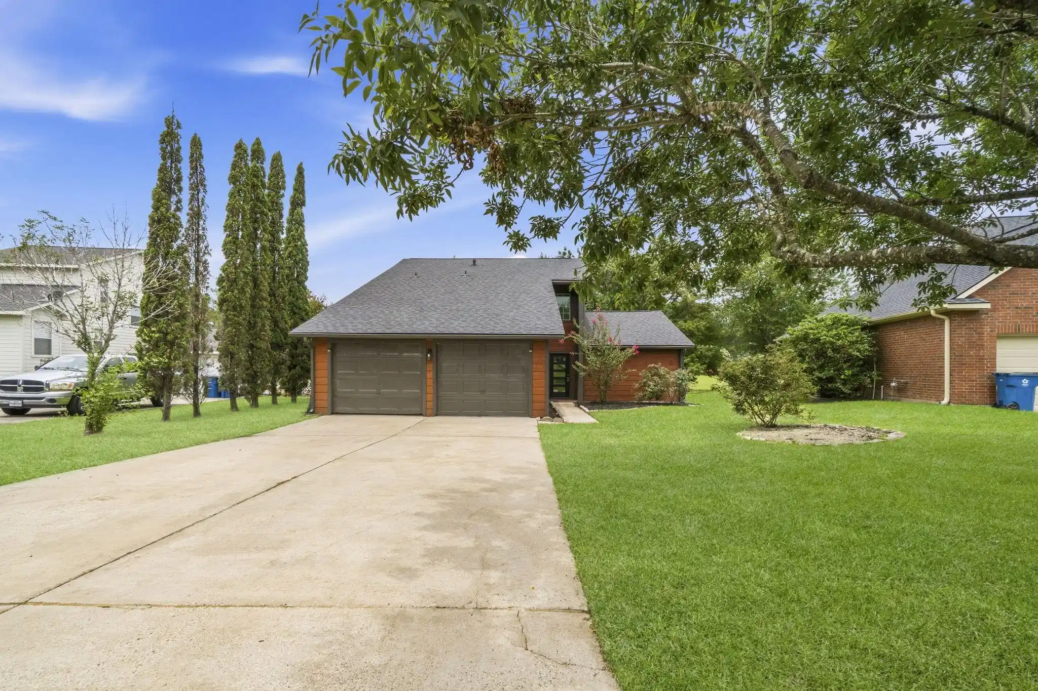 Image 1: Come home to 12632 Lake Vista