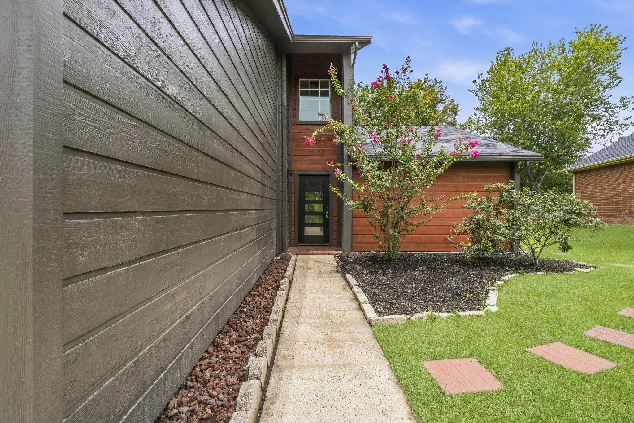 Image 2: Front entry