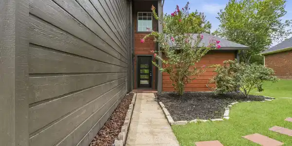 Image 2: Front entry