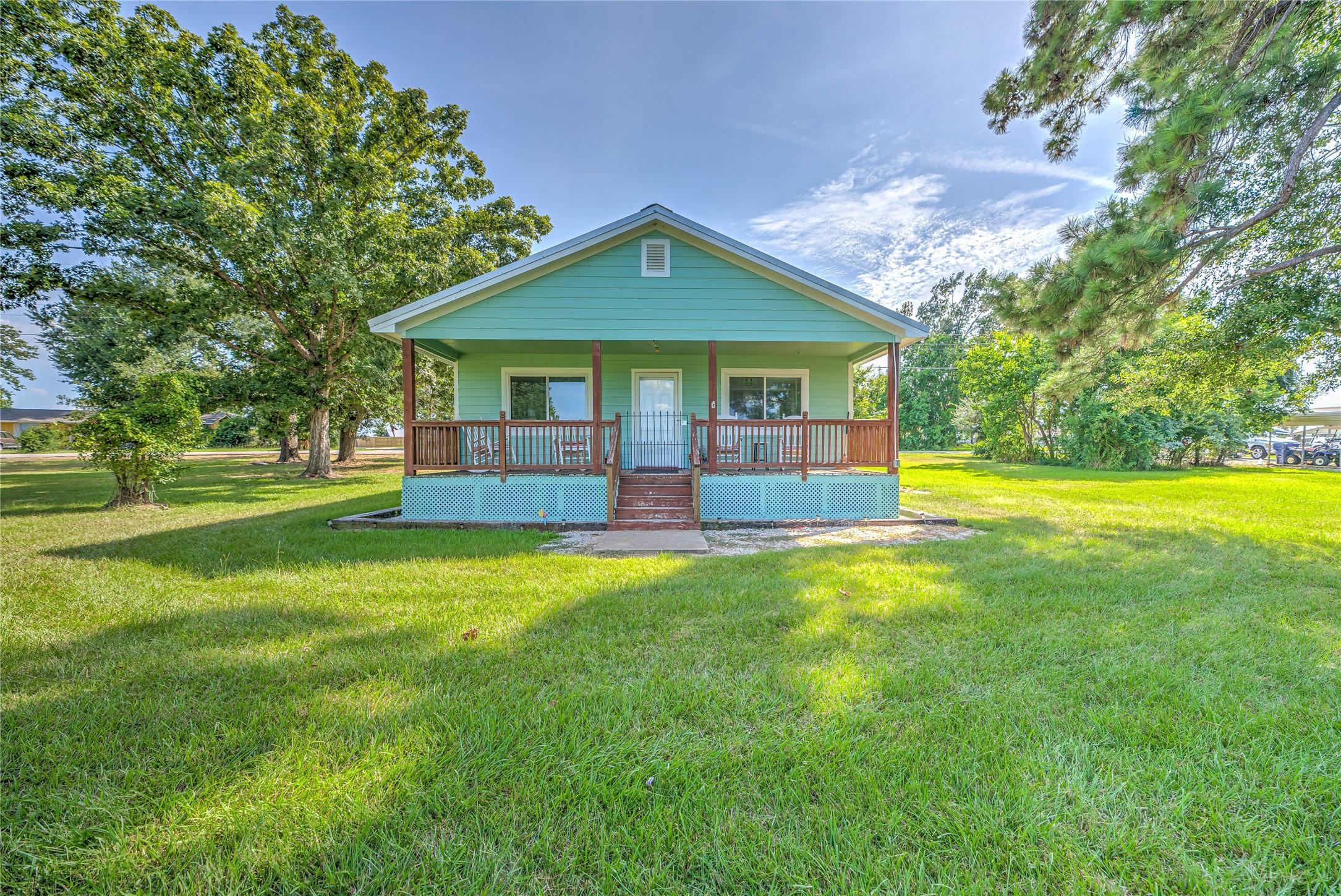Image 4: ANOTHER VIEW OF BACK OF THE HOME