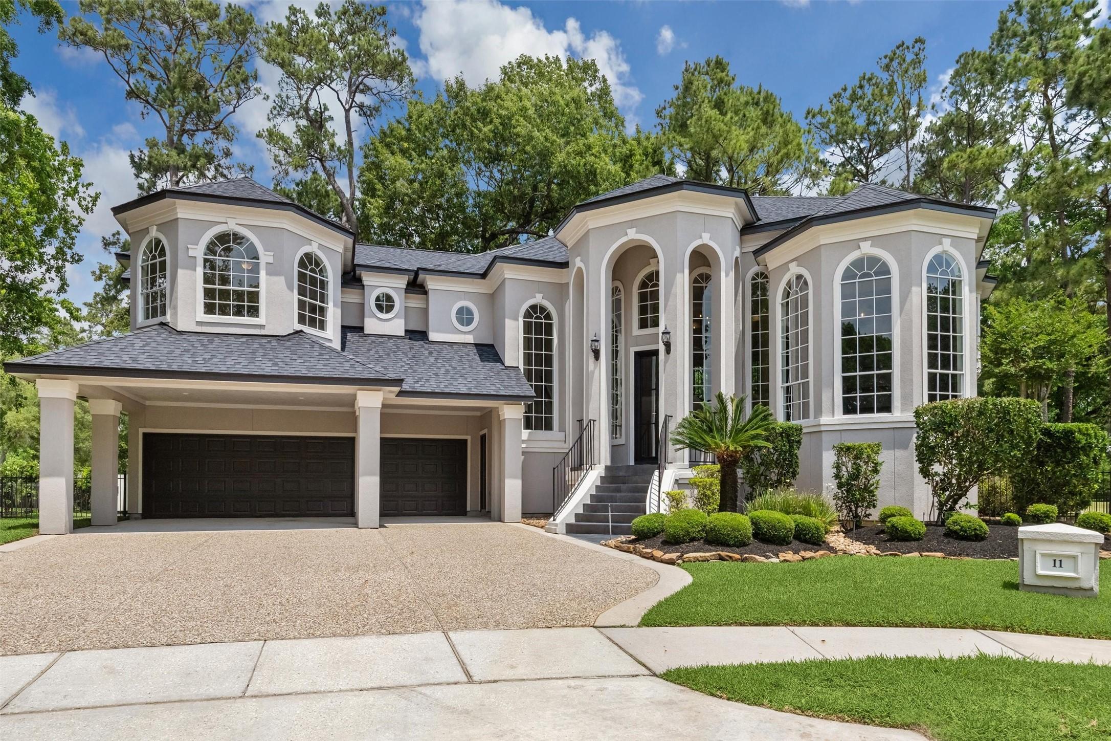 Image 1: This stunning home features a grand fa&ccedil;ade with la