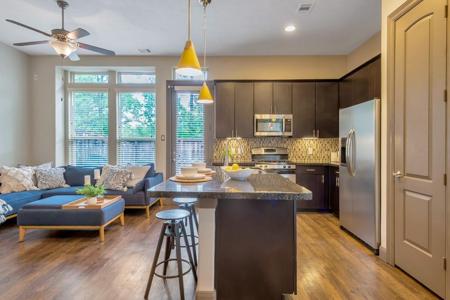 47 Aventura Place