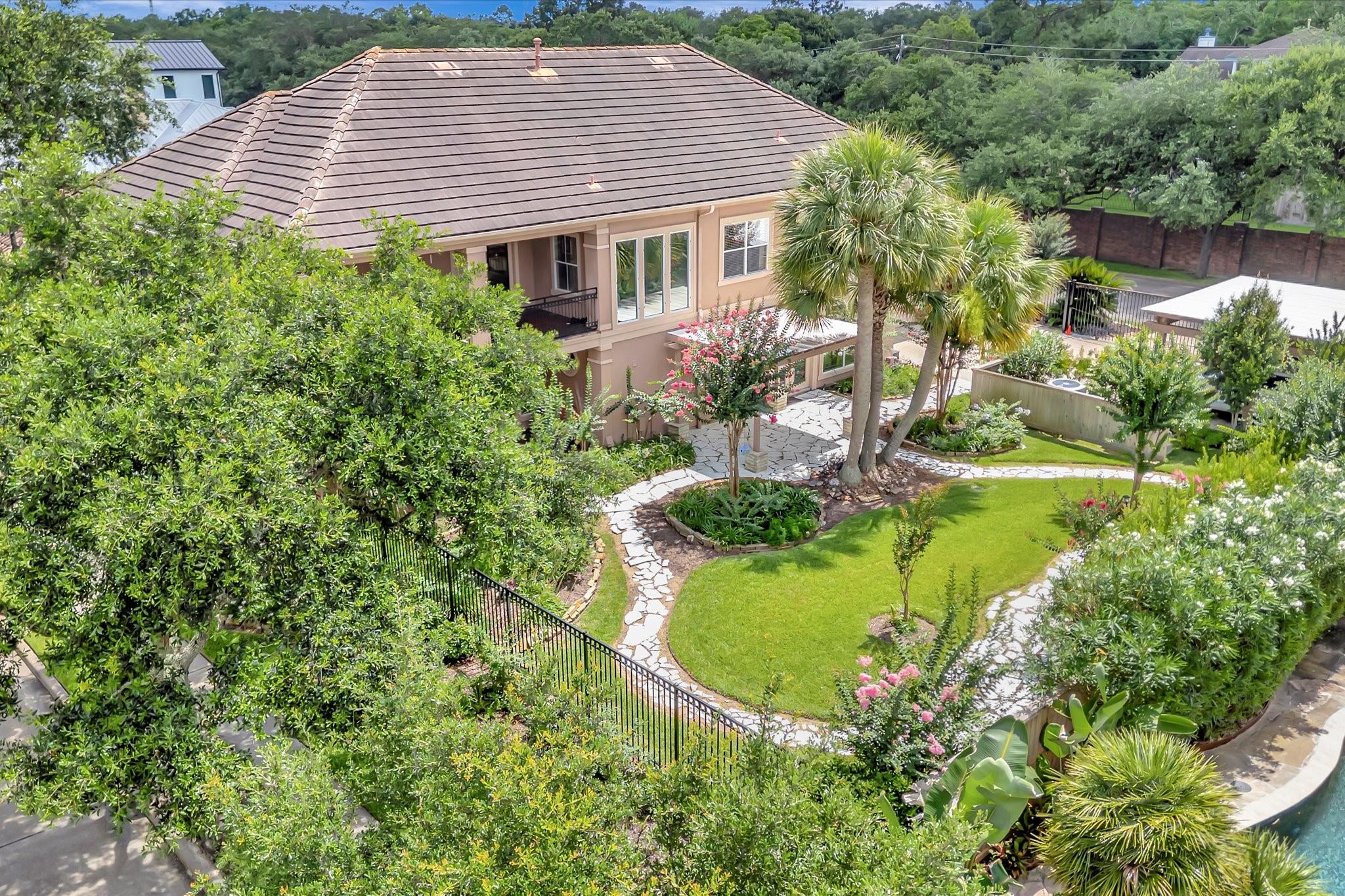 Image 4: AERIAL VIEW OF THE LARGE ADDITIONAL HALF LOT THAT