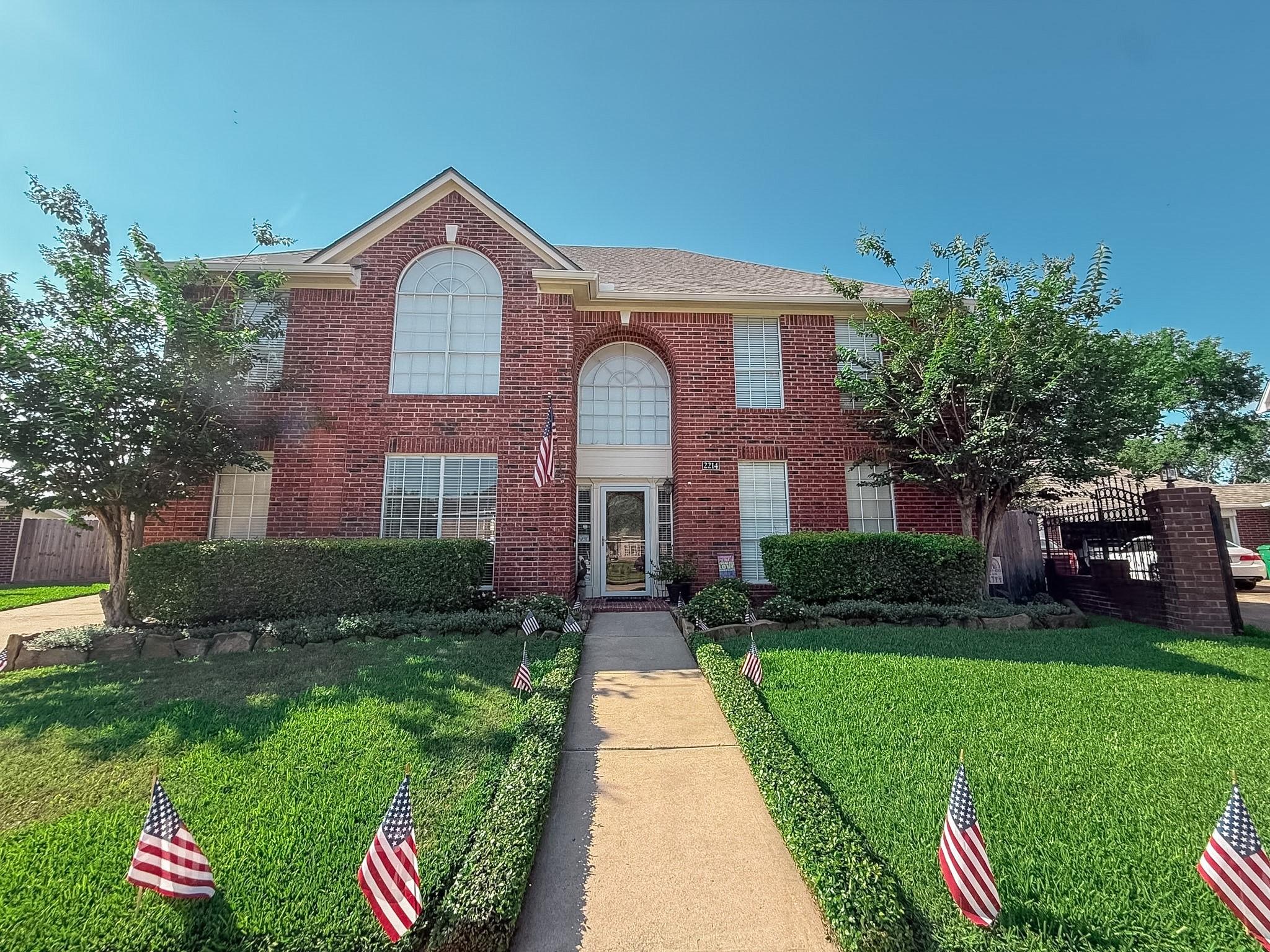 Image 1: Lovely well maintained 5 bedroom home situated on