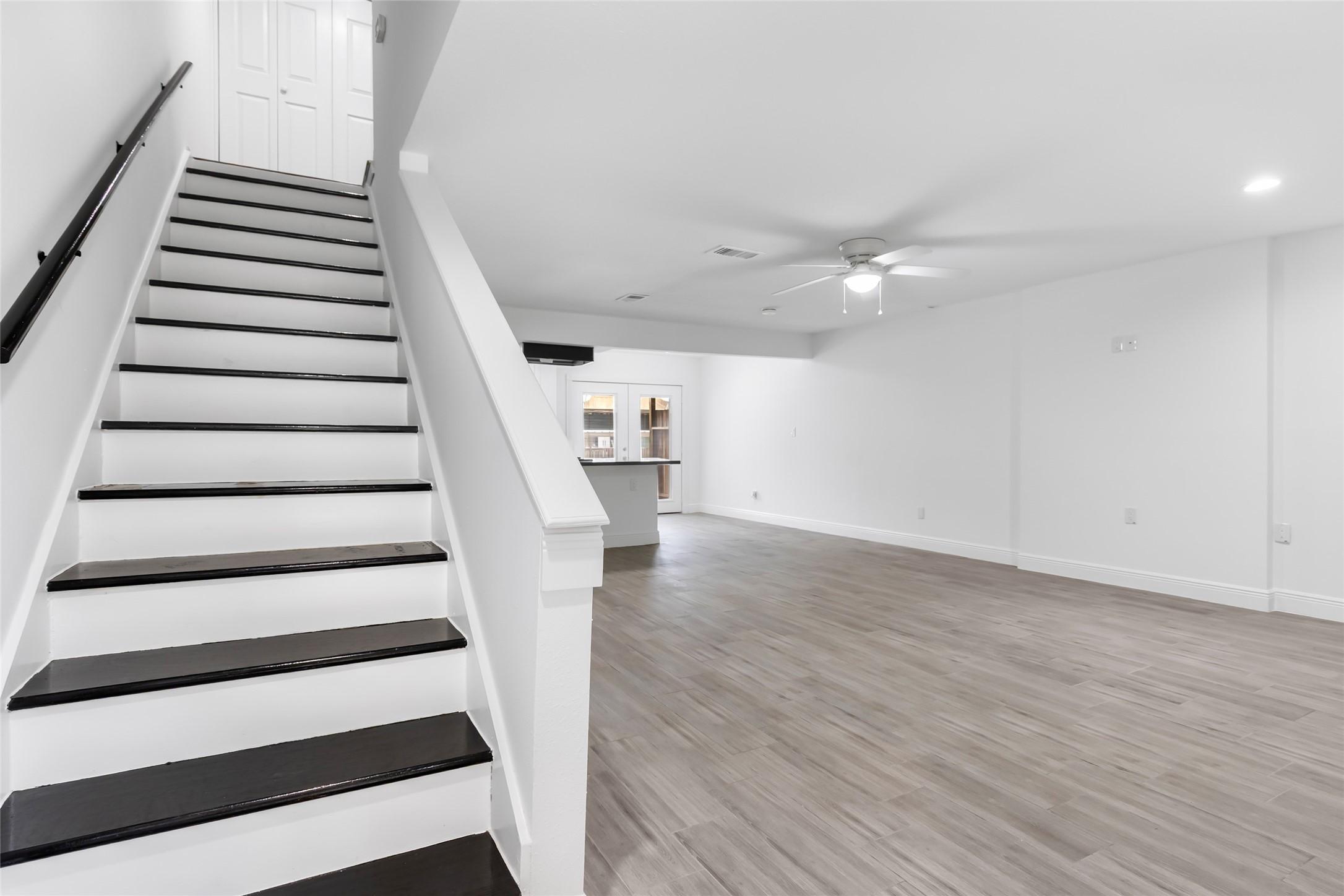 Image 4: Front door entrance view