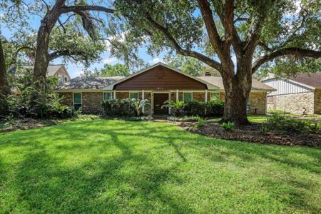 1211 Shorewood Drive