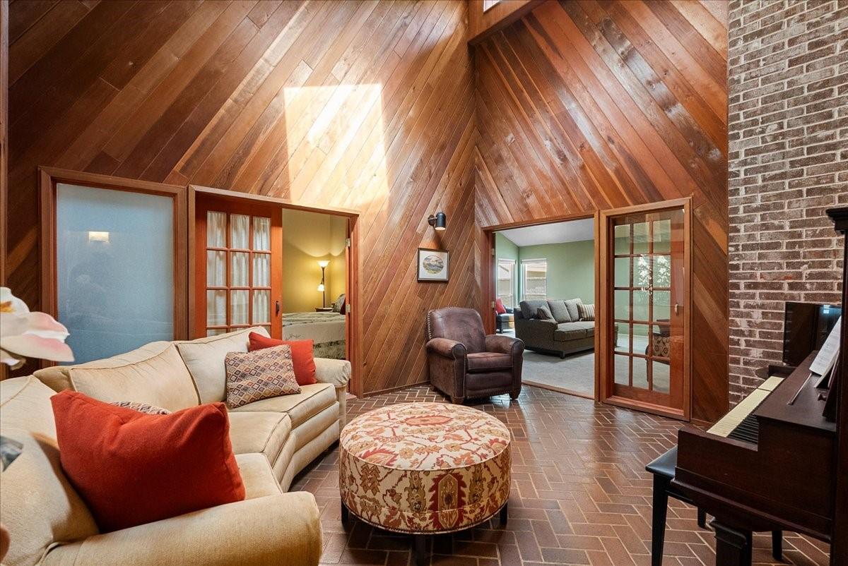 Image 3: This  room is currently set up as a music room,  C