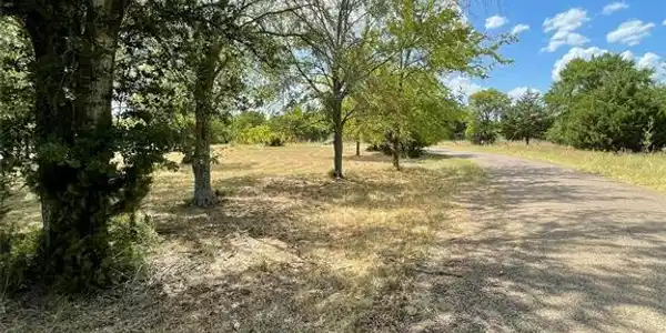 000 Hickory Loop