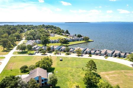 100 Edgewater Dr