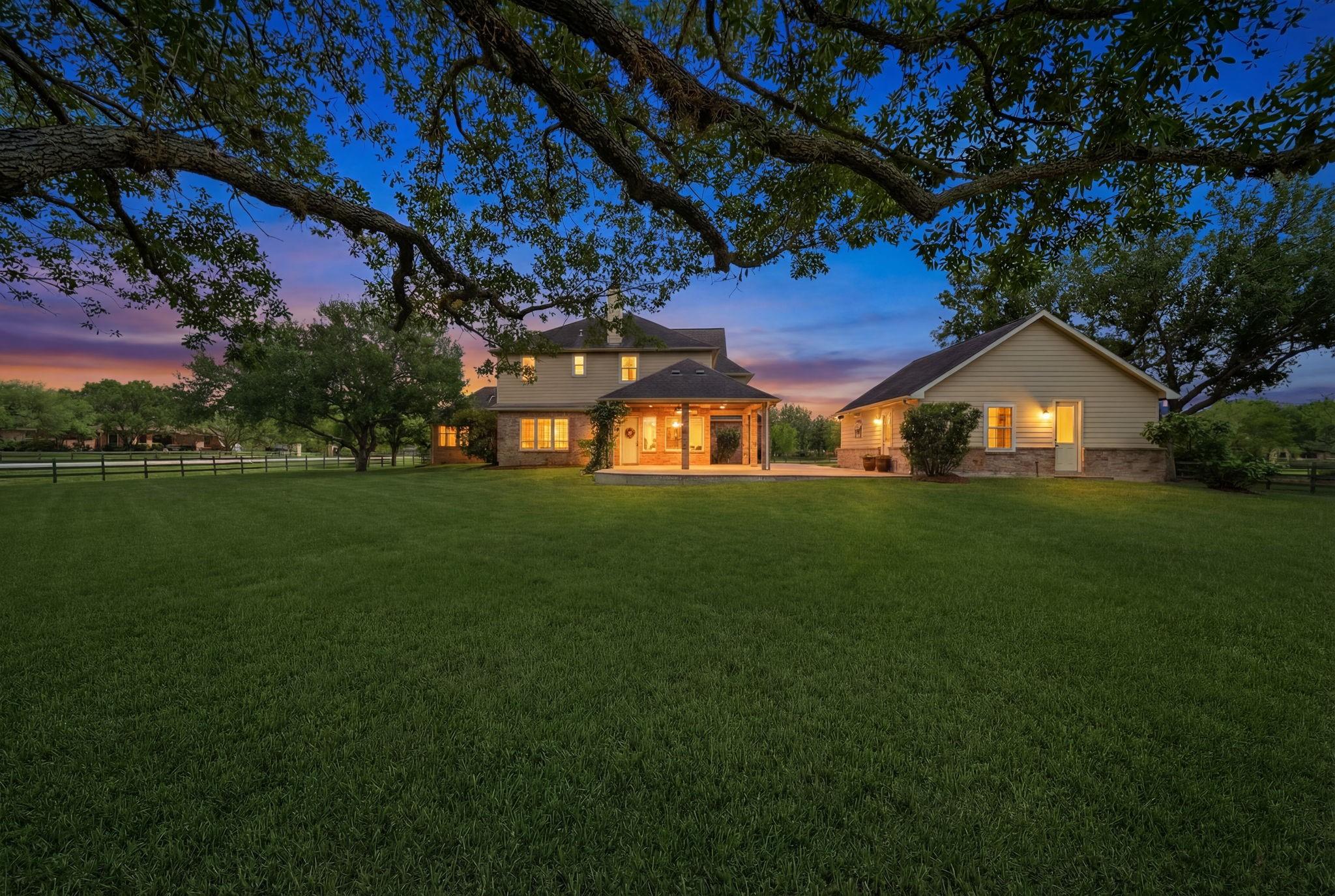 Image 2: Enjoy a spacious backyard shaded by mature oak tre