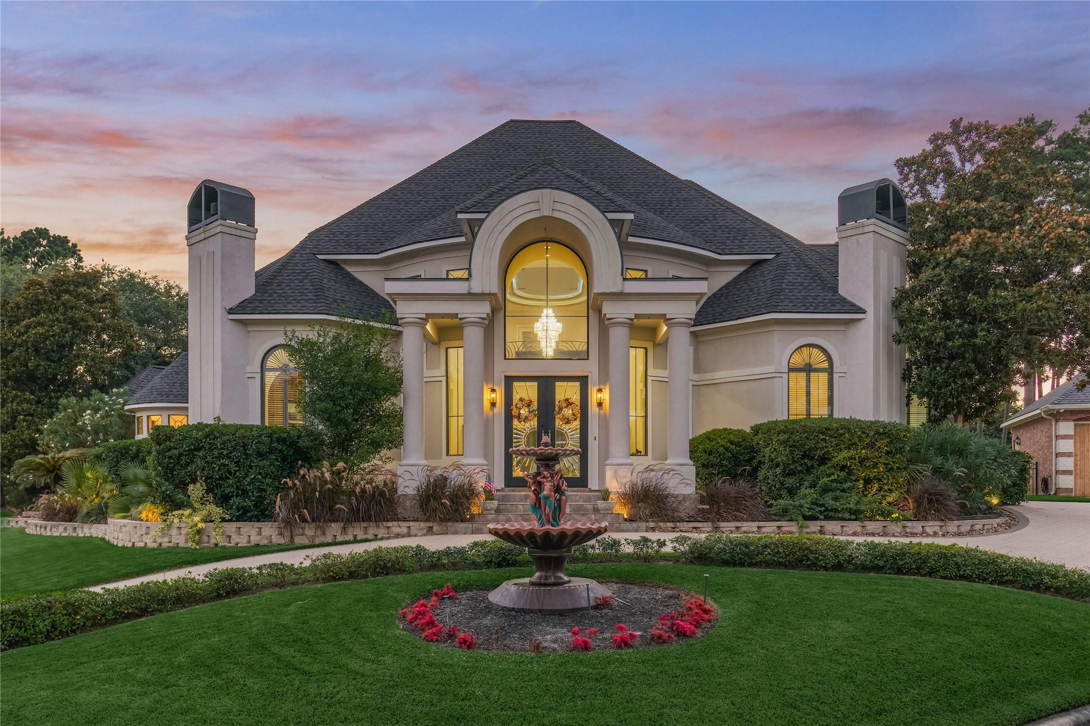Image 4: A beautiful fountain feature complements the circu