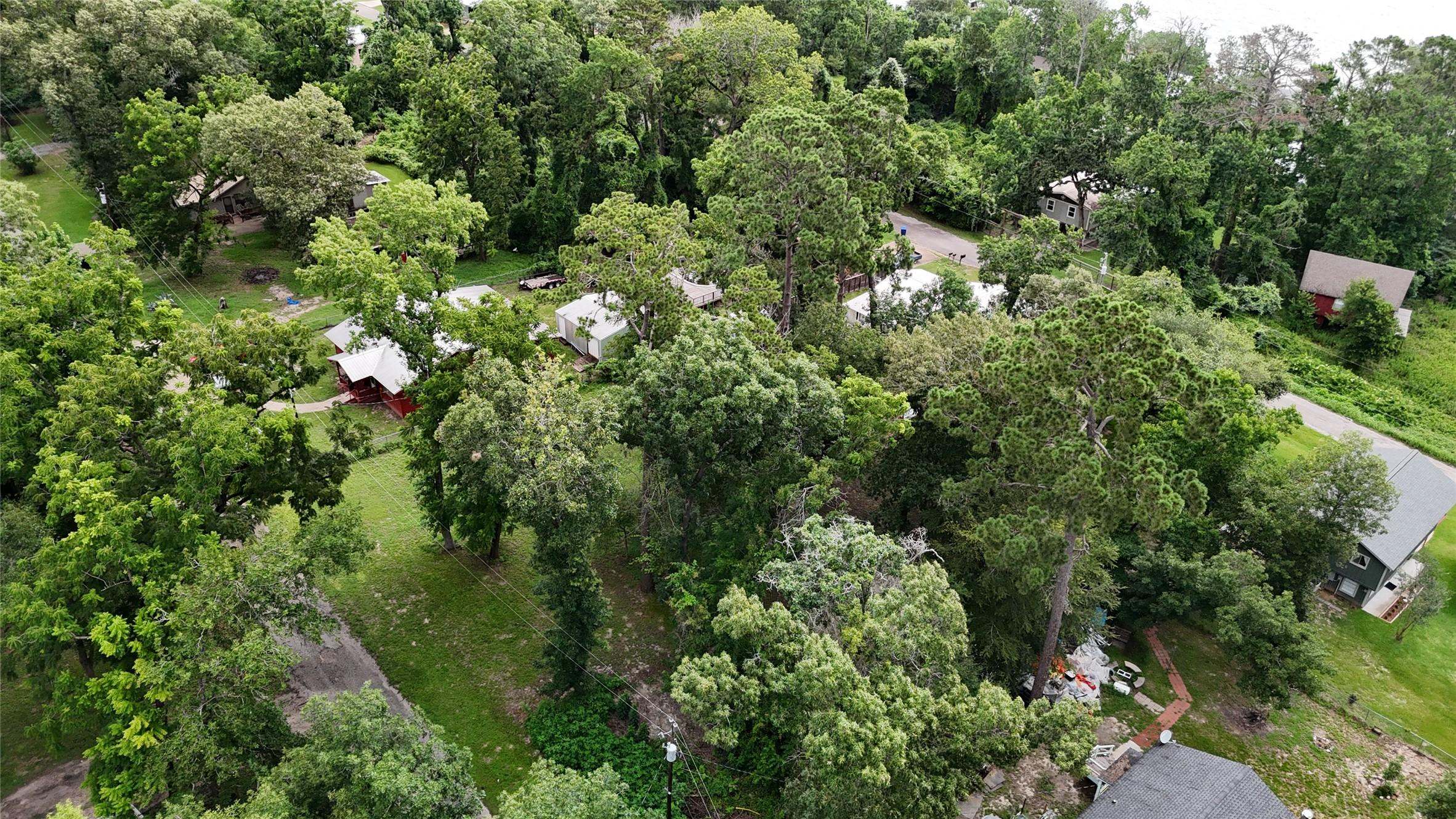 Image 2: These 2 lots give you ample space for privacy and