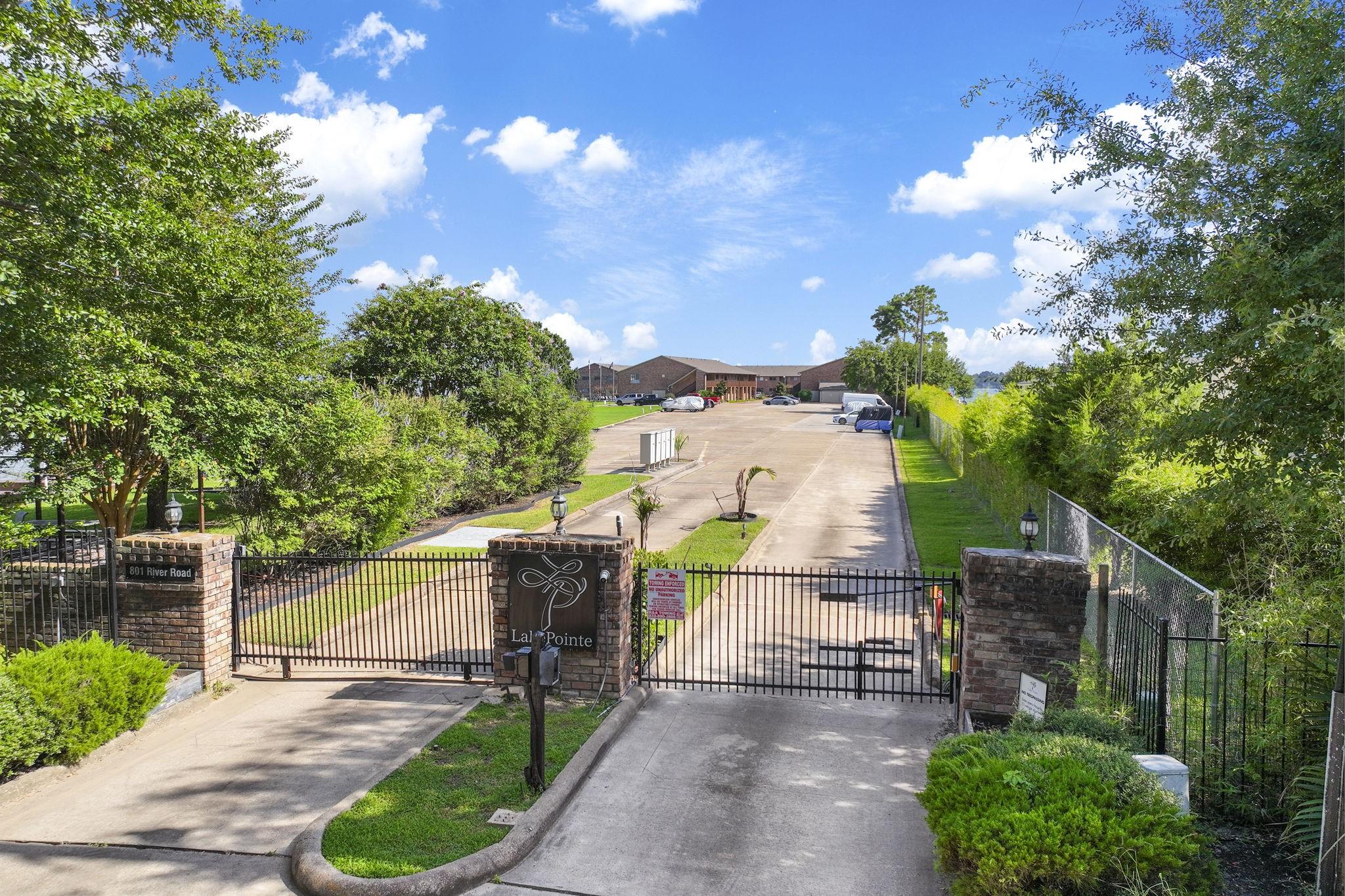 Image 2: Enjoy the peace of mind that comes with gated acce
