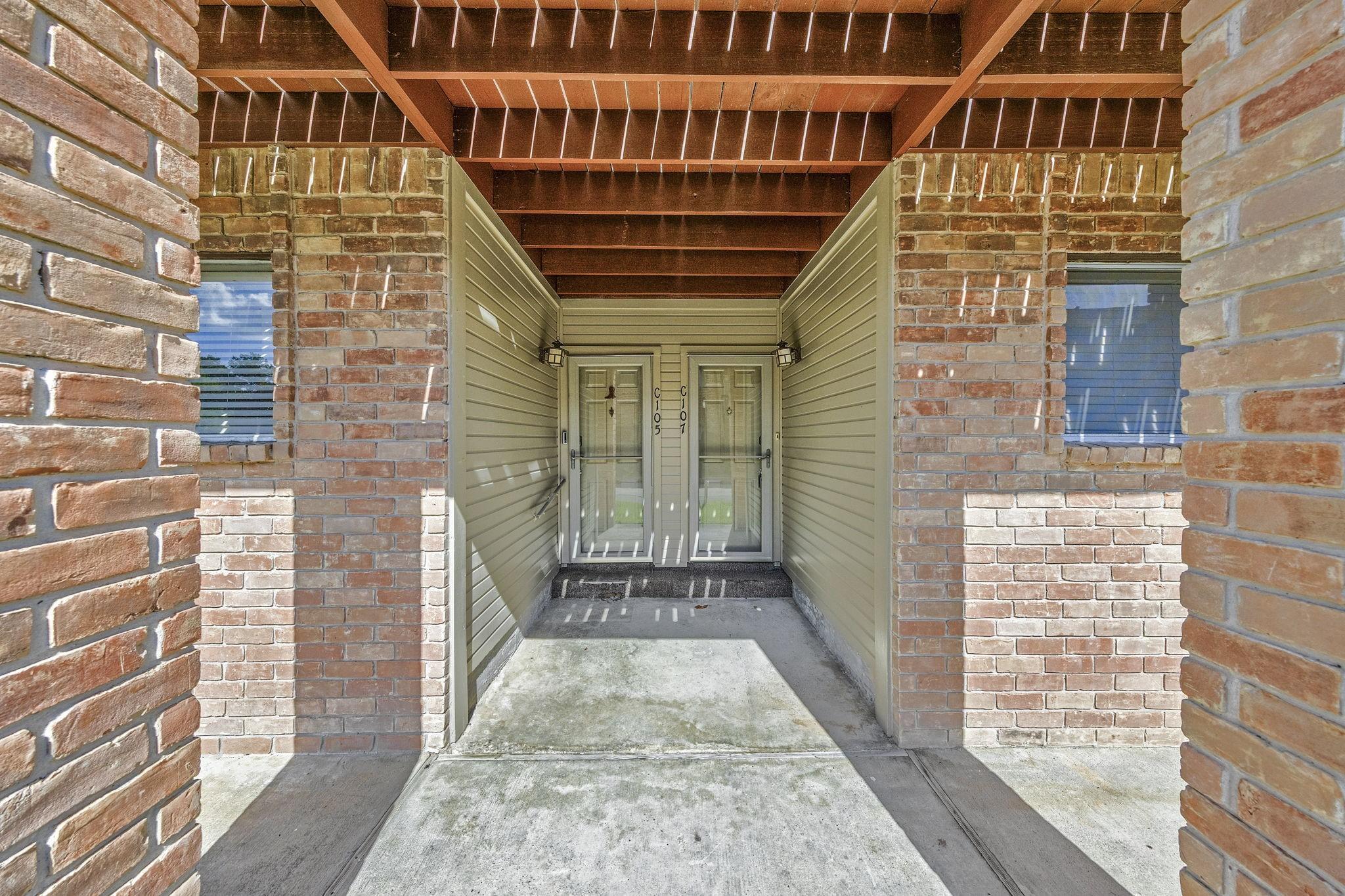 Image 4: Enjoy the ease and convenience of first-floor livi