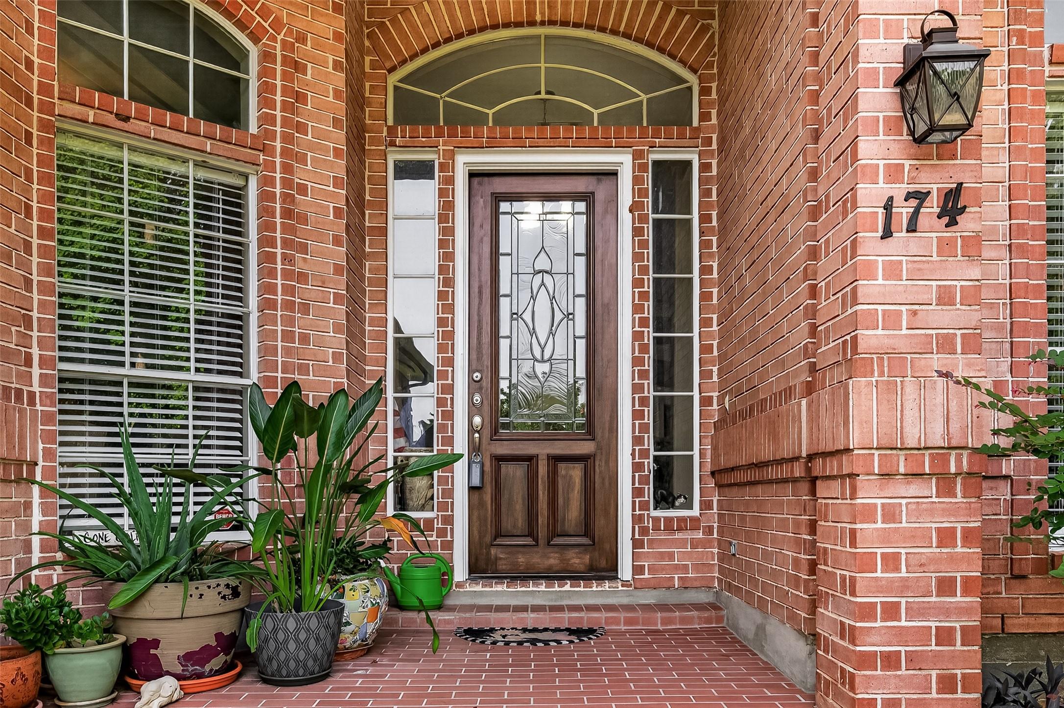 Image 2: Leaded glass front door.