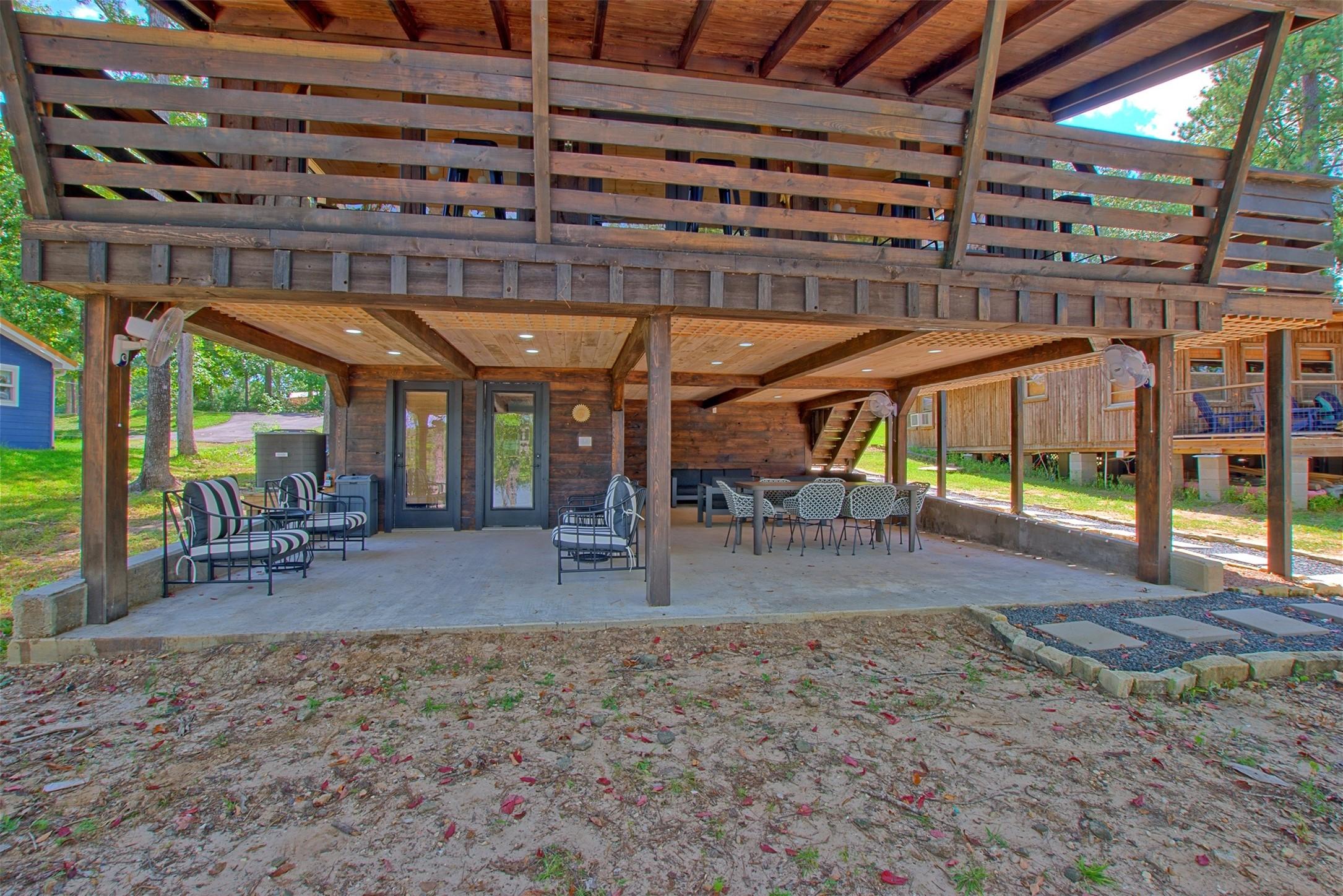 Image 4: Patio in back