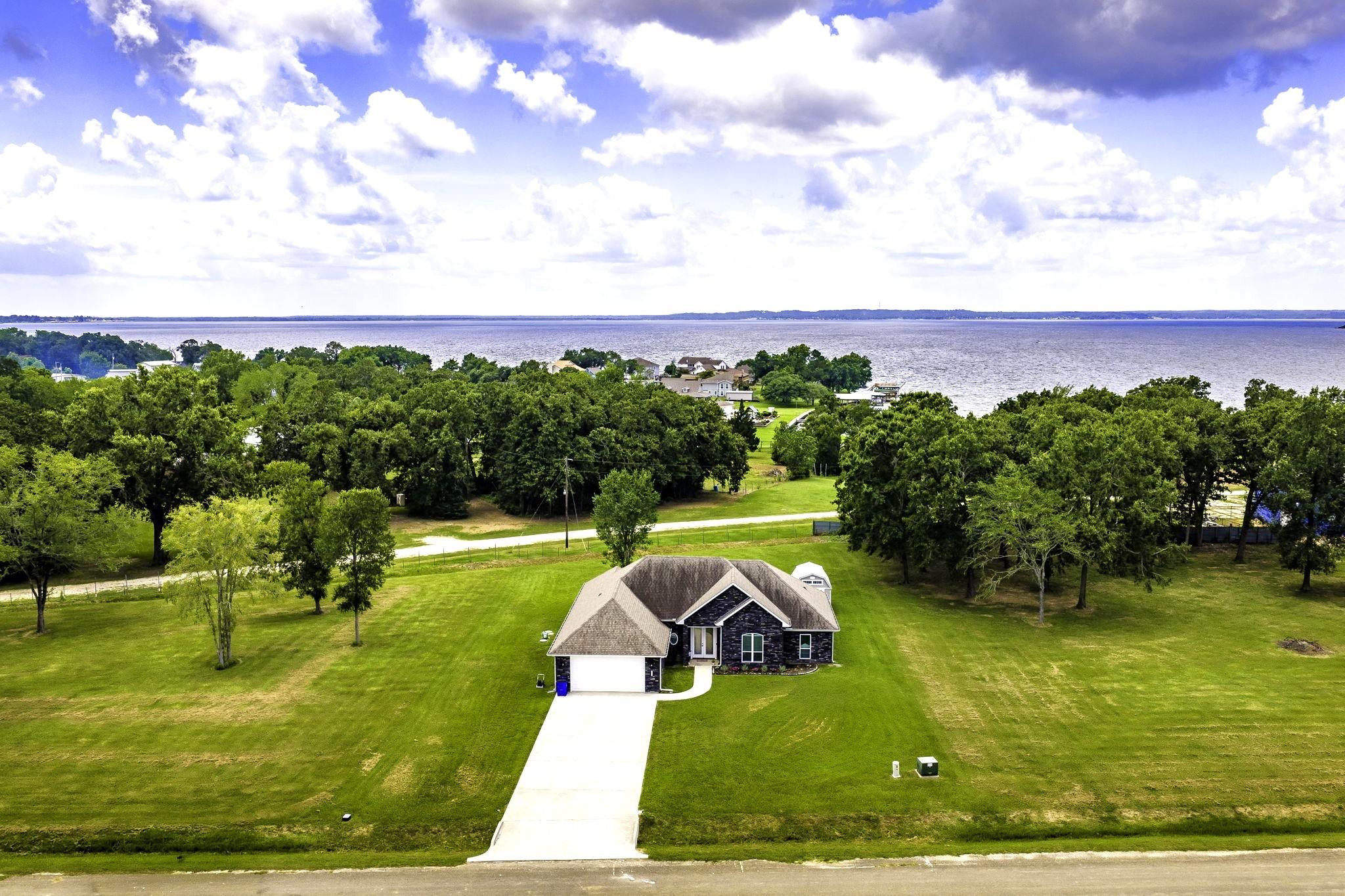 Image 4: Over Half Acre