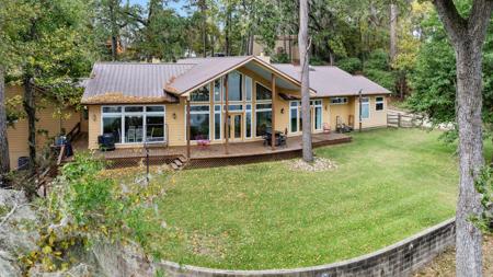 350 N Point Drive