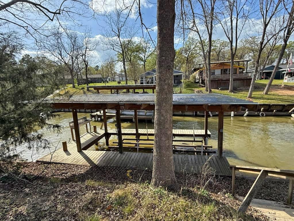 Image 3: Single Boathouse