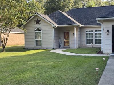285 Lariat Ln