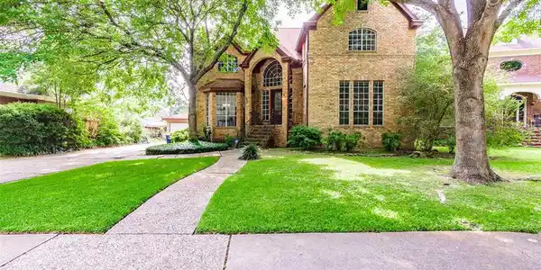 1811 Raintree Circle