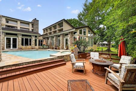 8215 Amber Cove Drive