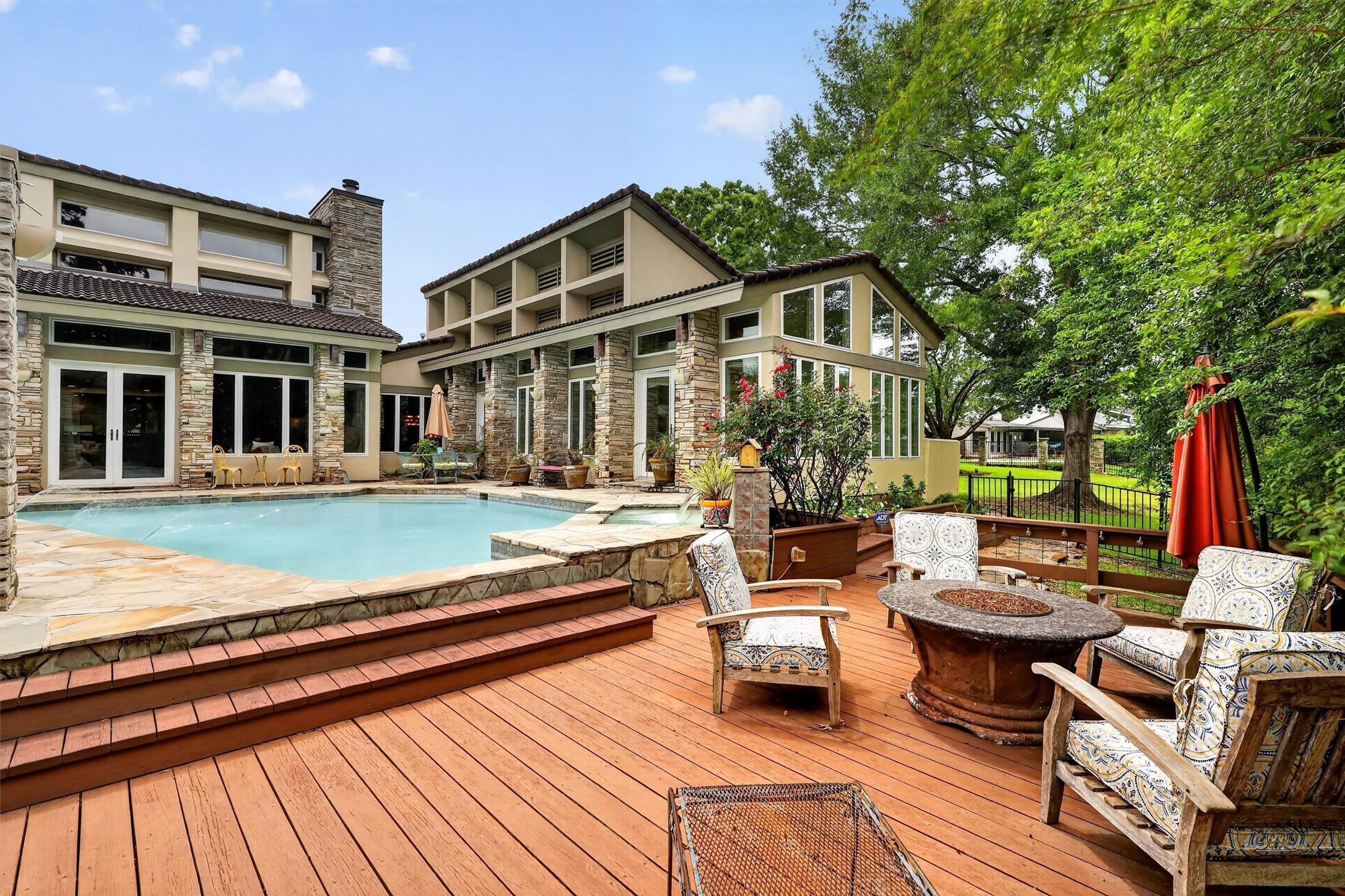 Image 1: Welcome to 8215 Amber Cove! This home offers every