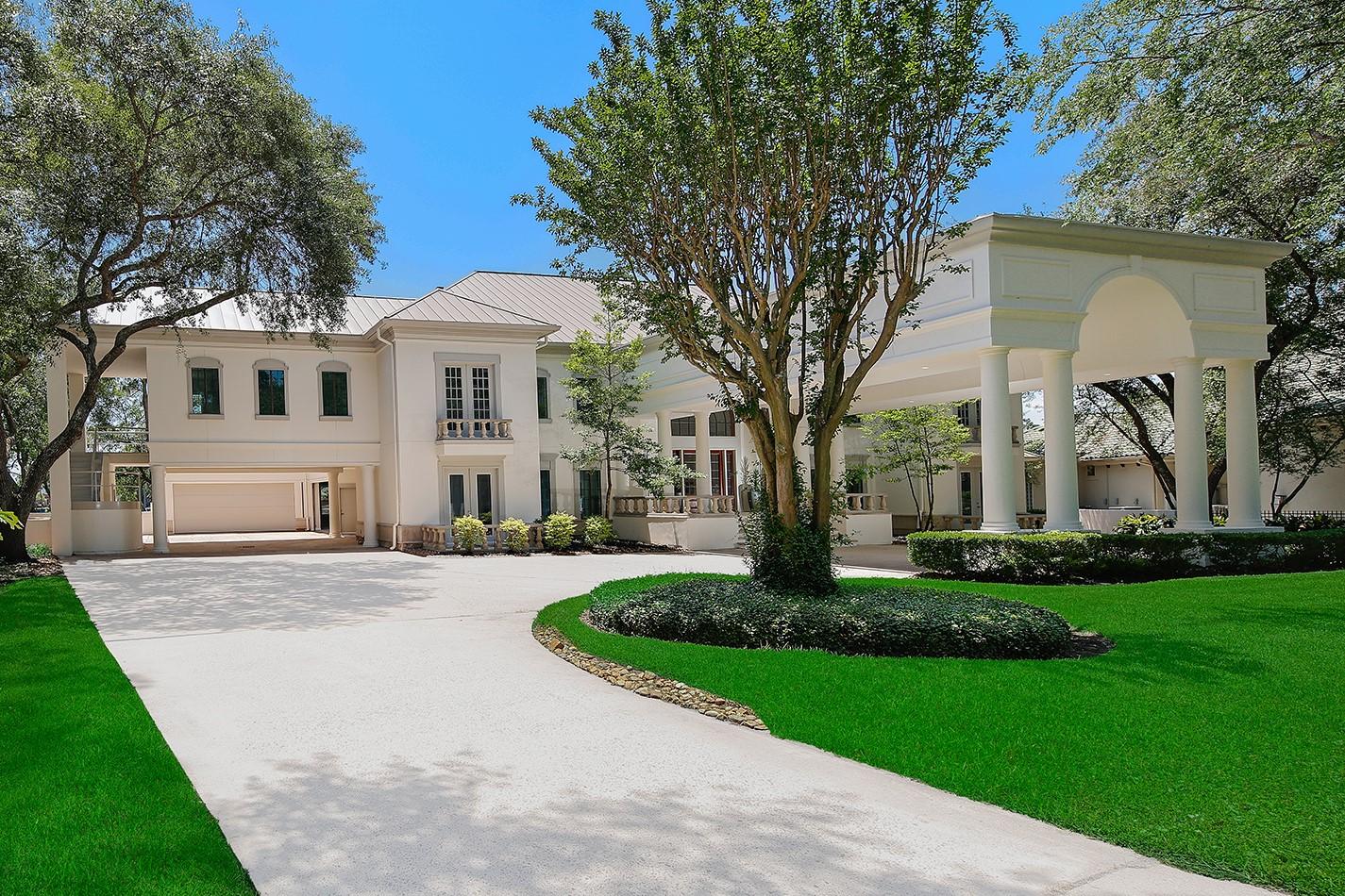 Image 3: This estate feature 5-6 bedrooms and 6 full baths