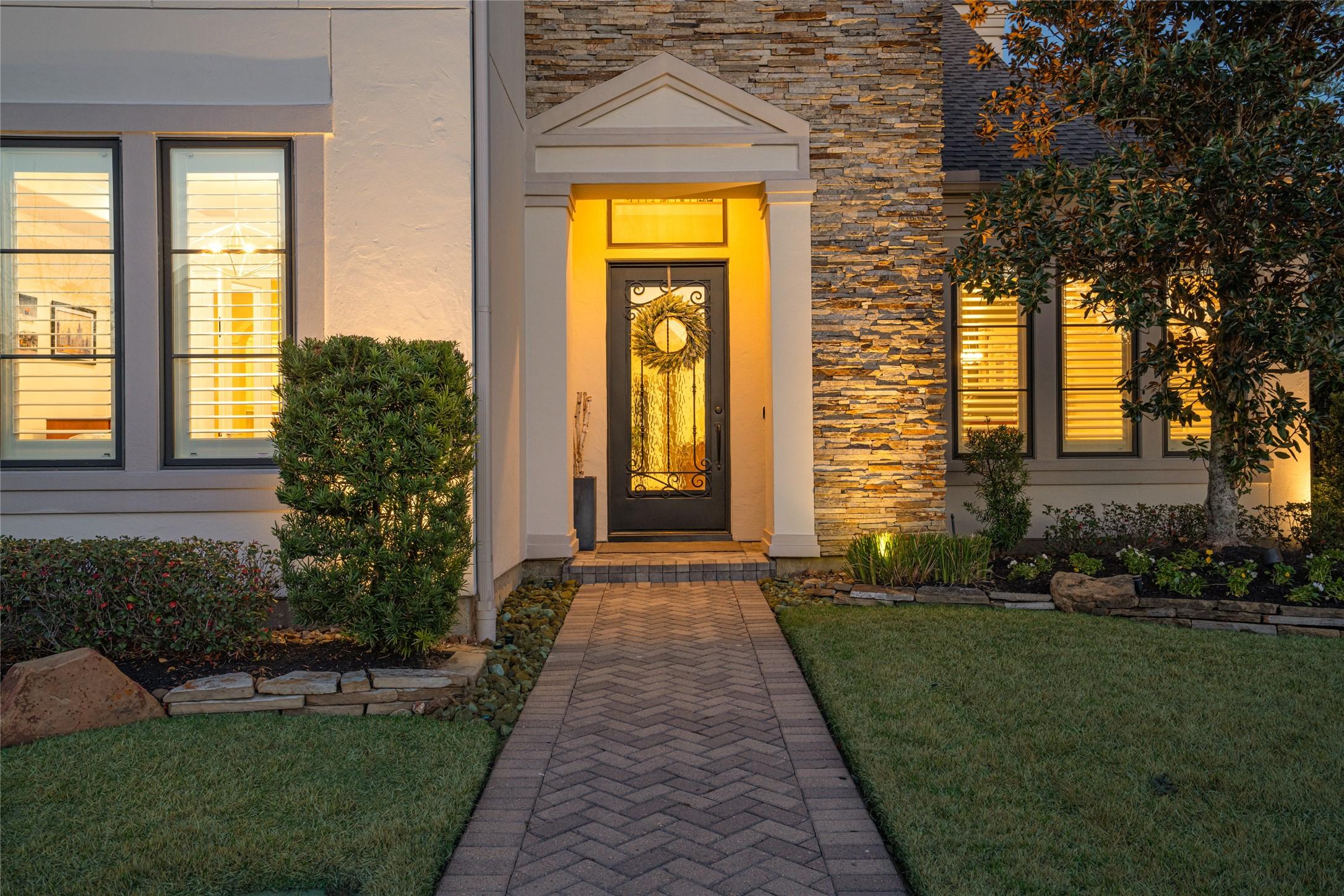 Image 3: Take a photo tour of this beautiful home, then wat