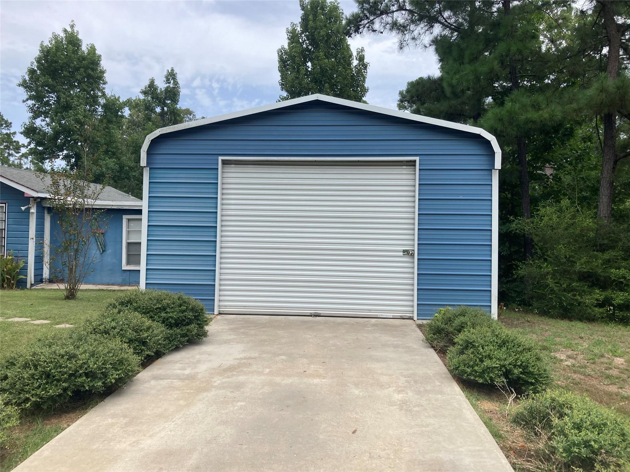 Image 3: Nice Garage