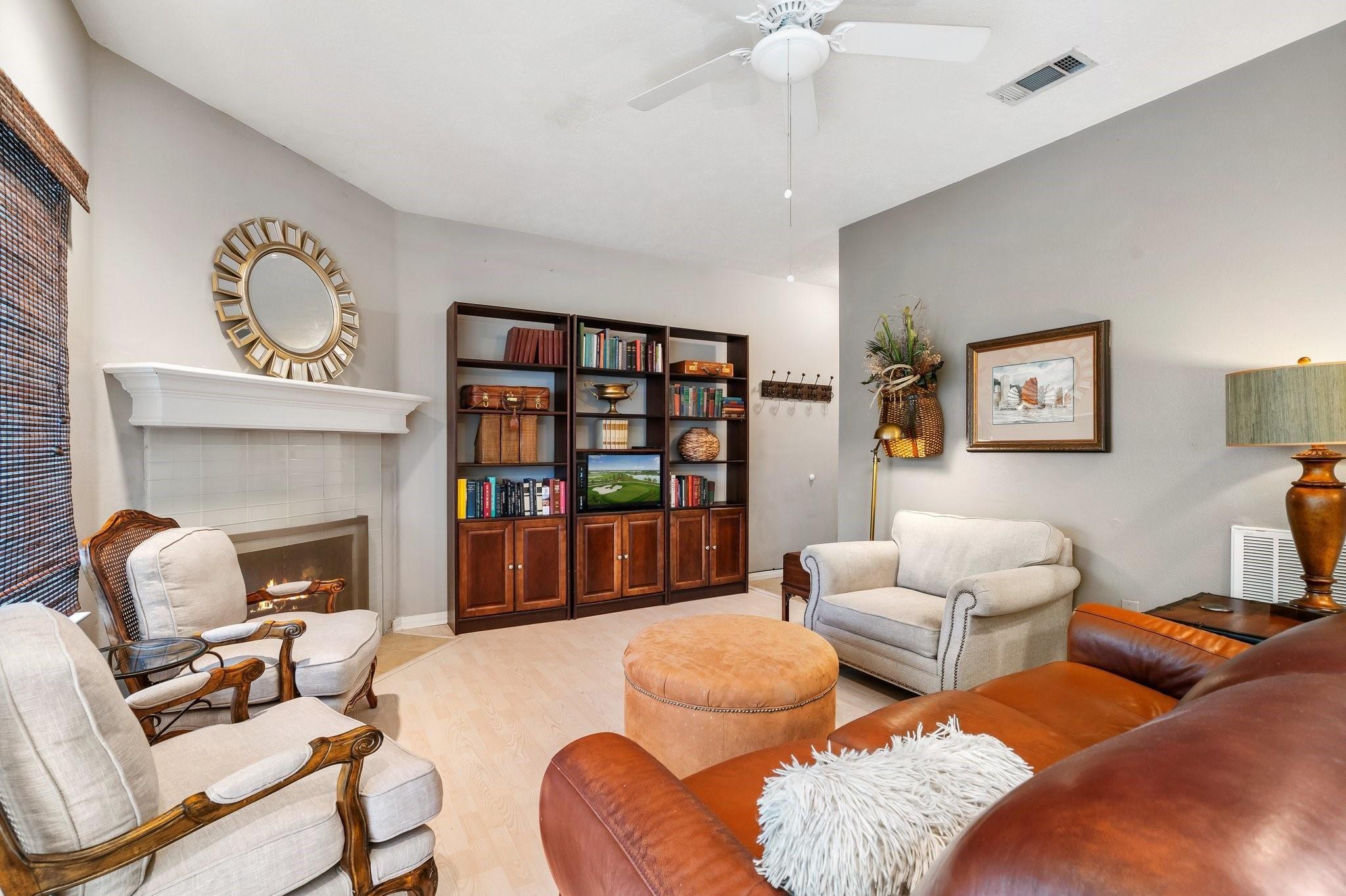 Image 2: Living room