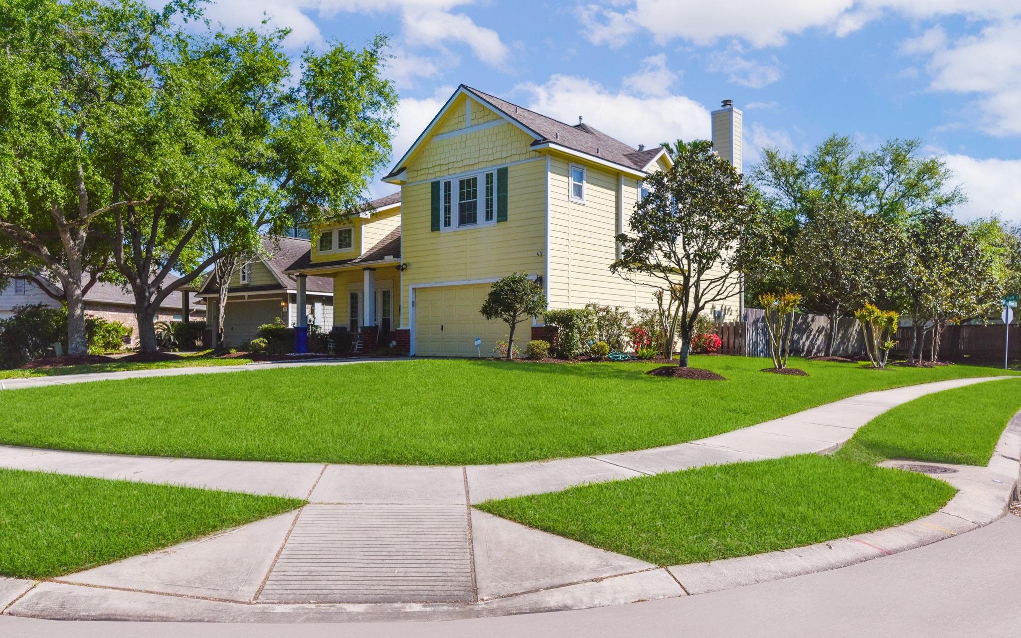 Image 3: Beautiful corner lot home with views of the tranqu