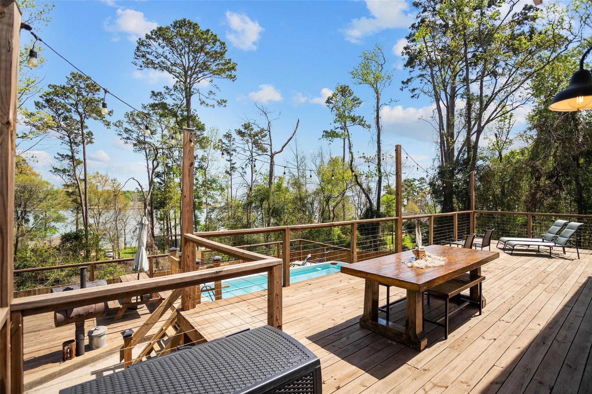 Image 2: Large back patio overlooking Lake Livingston