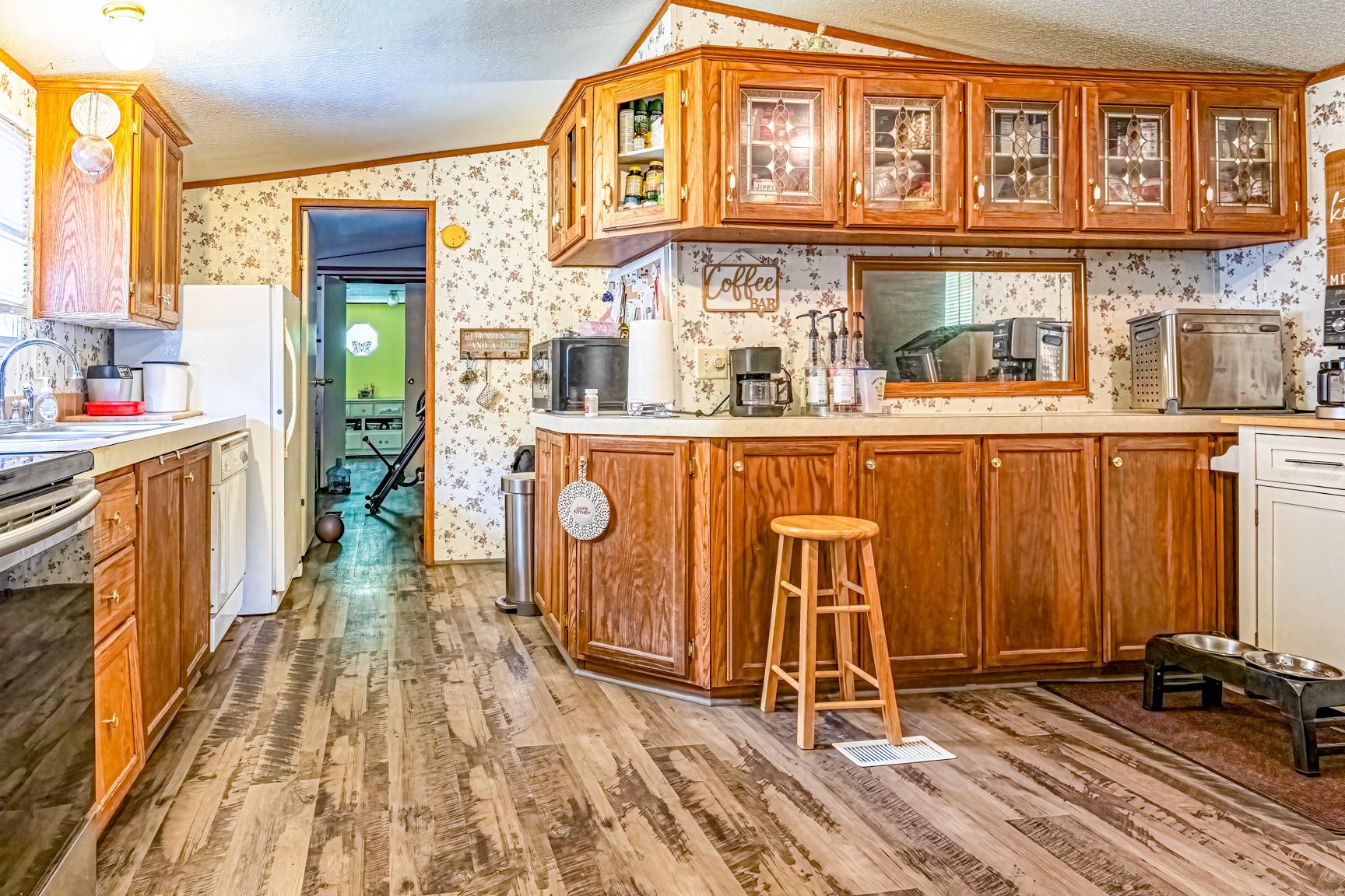 Image 4: The kitchen has so much storage!
