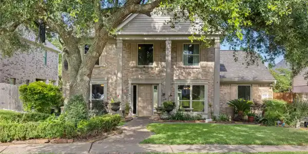 4134 Lakepointe Forest Drive