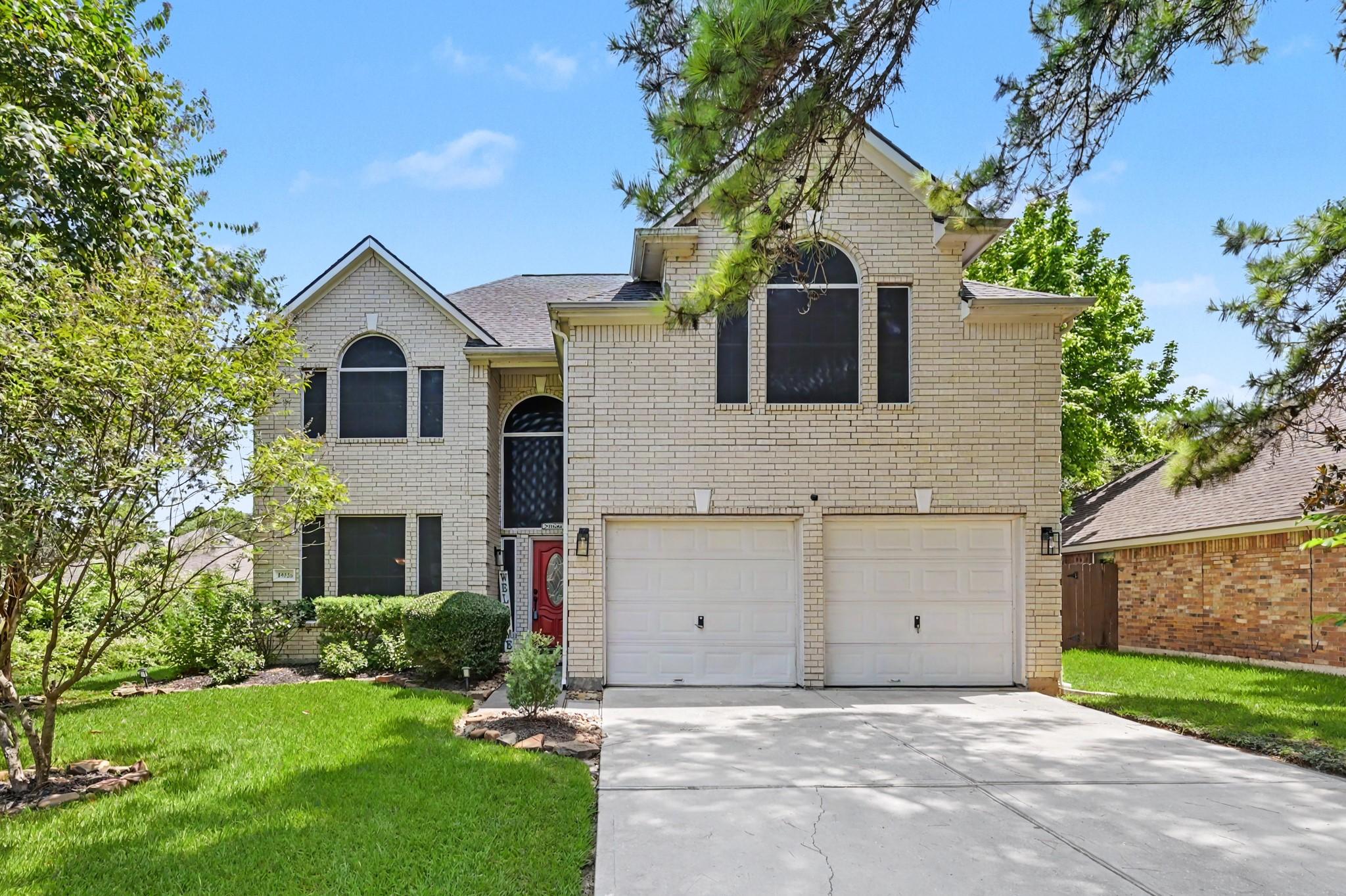 Image 1: Beautiful elevation makes a statement!  Family hom