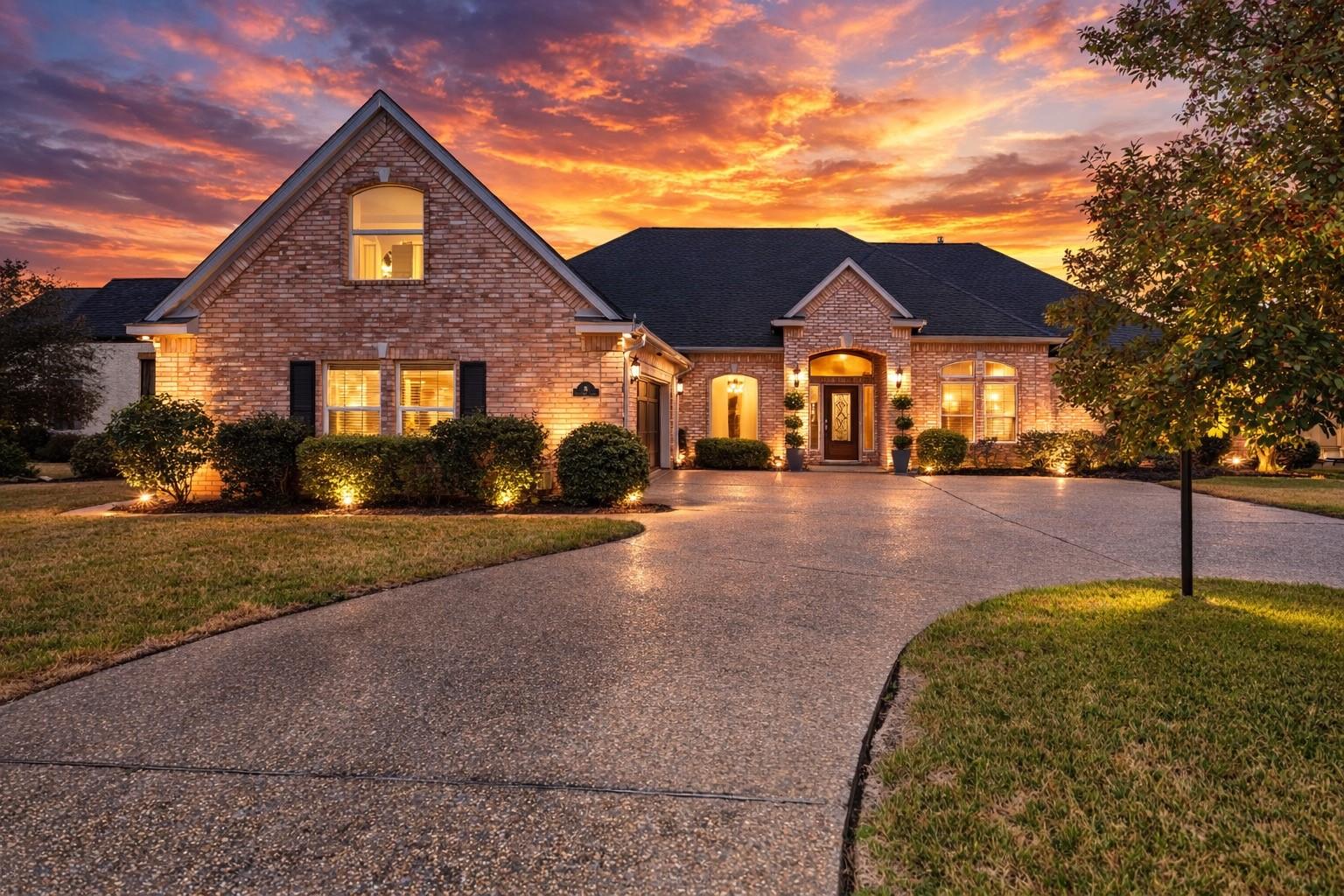 Image 1: Welcome to 26 Englewood Court. Located in a quiet