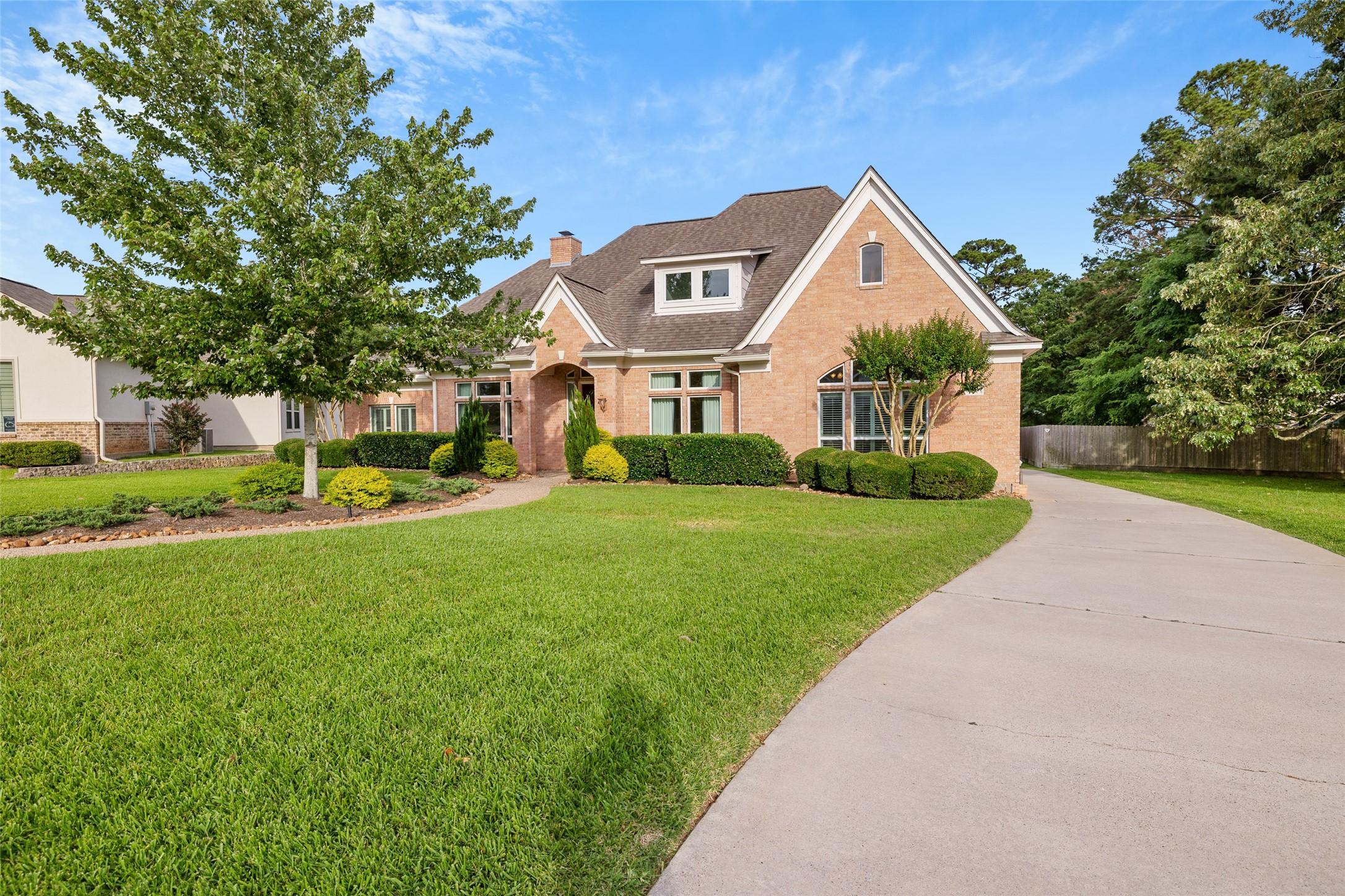 Image 3: You'll LOVE this elegant, quality, home! Large lot