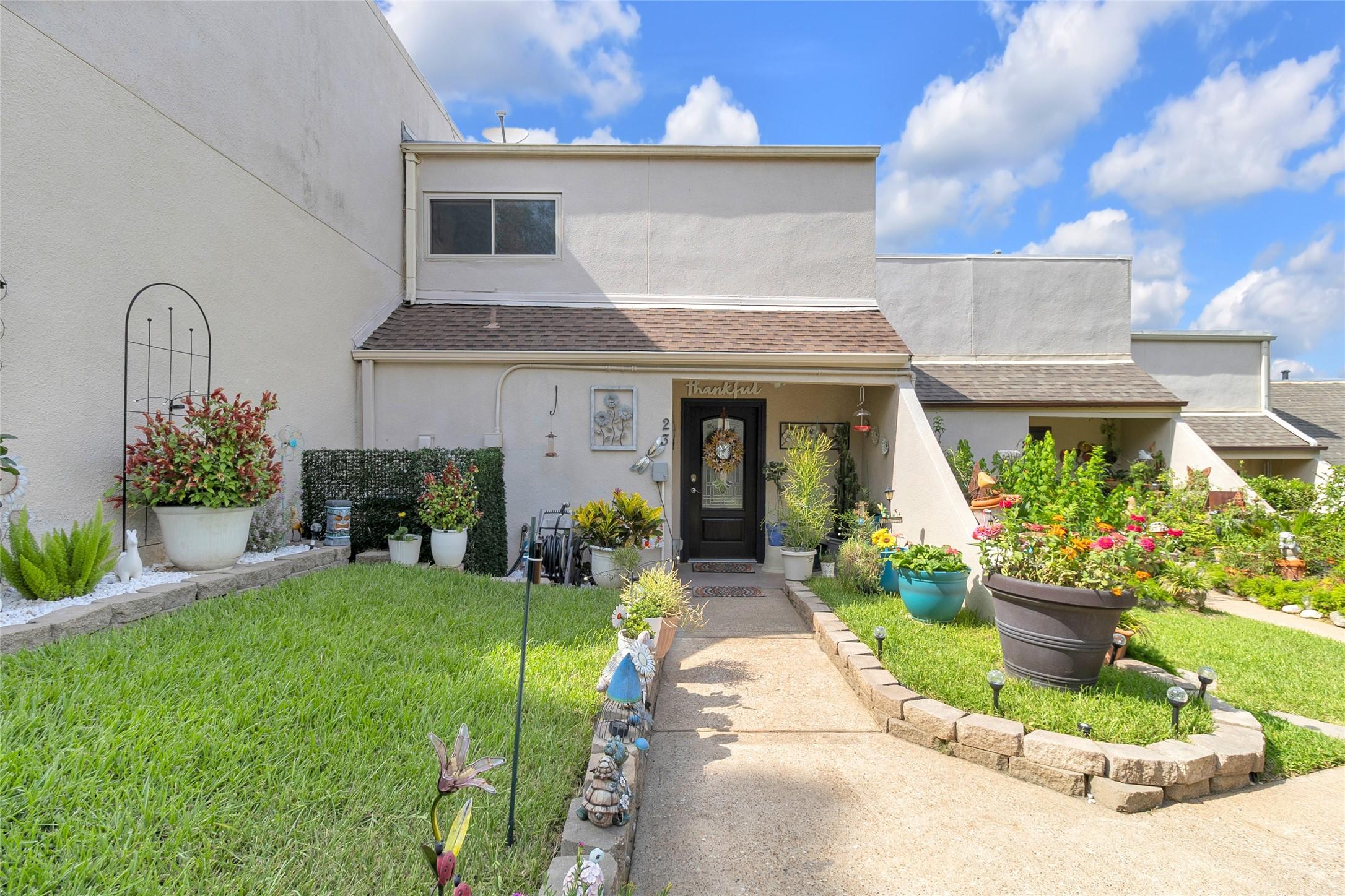 Image 4: 2-Story Townhome w/ Underground Lawn Sprinkler